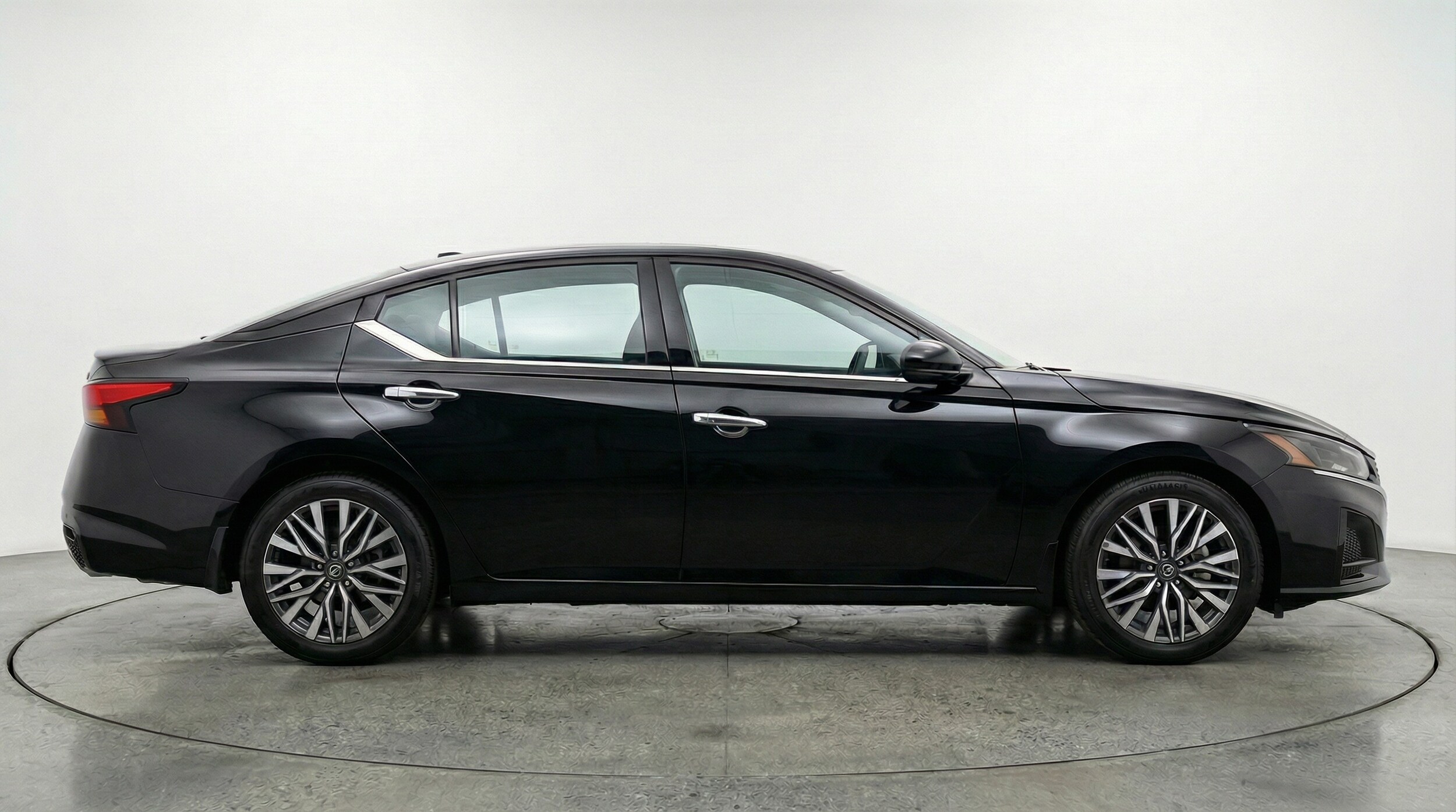 Thumbnail: 2025 Nissan Altima - 8