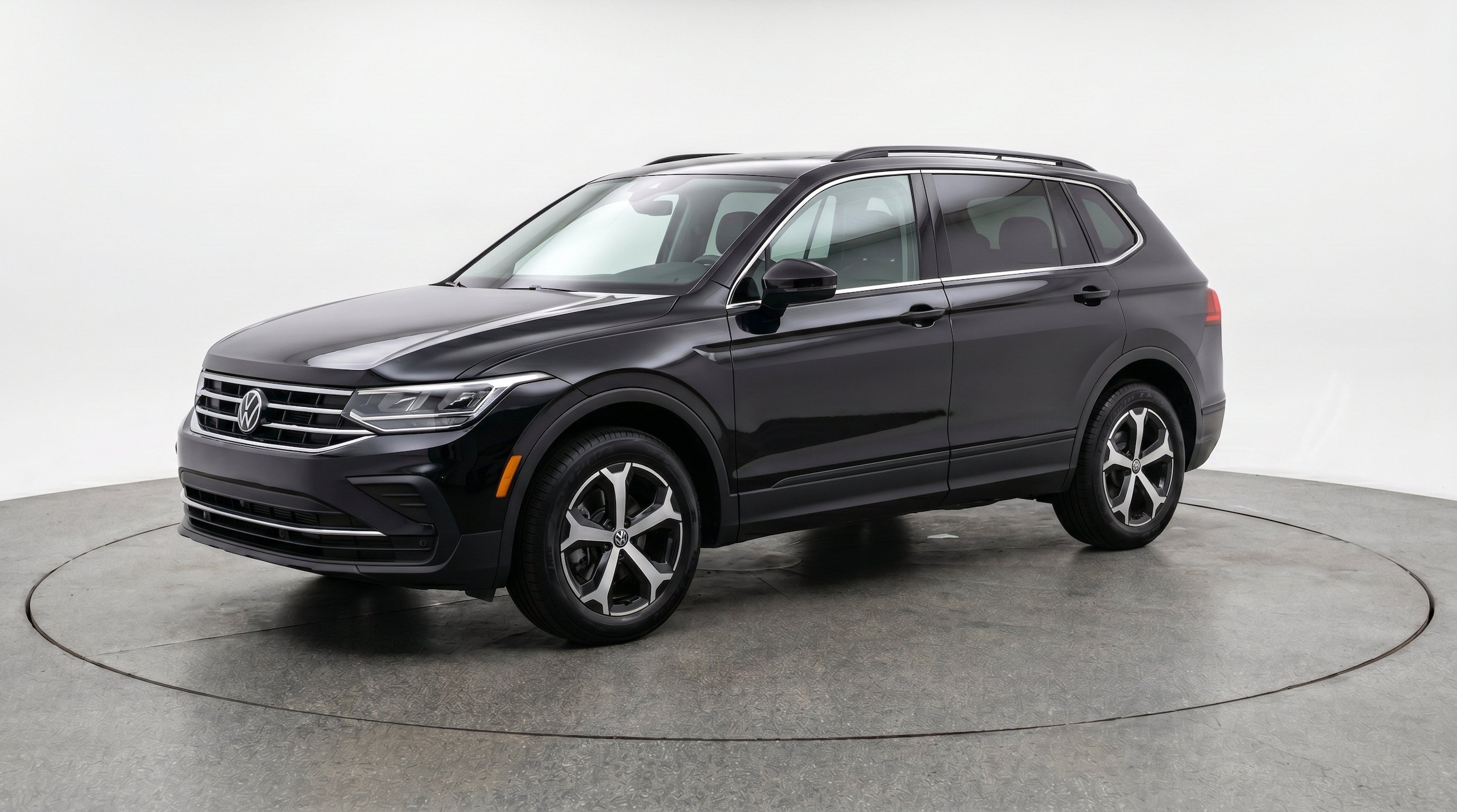 Thumbnail: 2026 Volkswagen Tiguan - 3