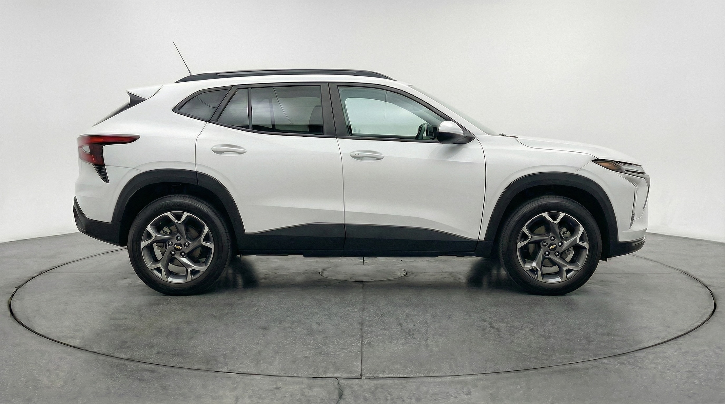 Thumbnail: 2025 Chevrolet Trax - 8