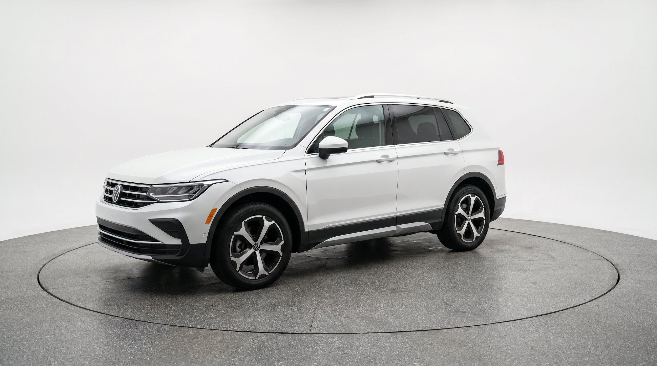 Thumbnail: 2026 Volkswagen Tiguan - 3