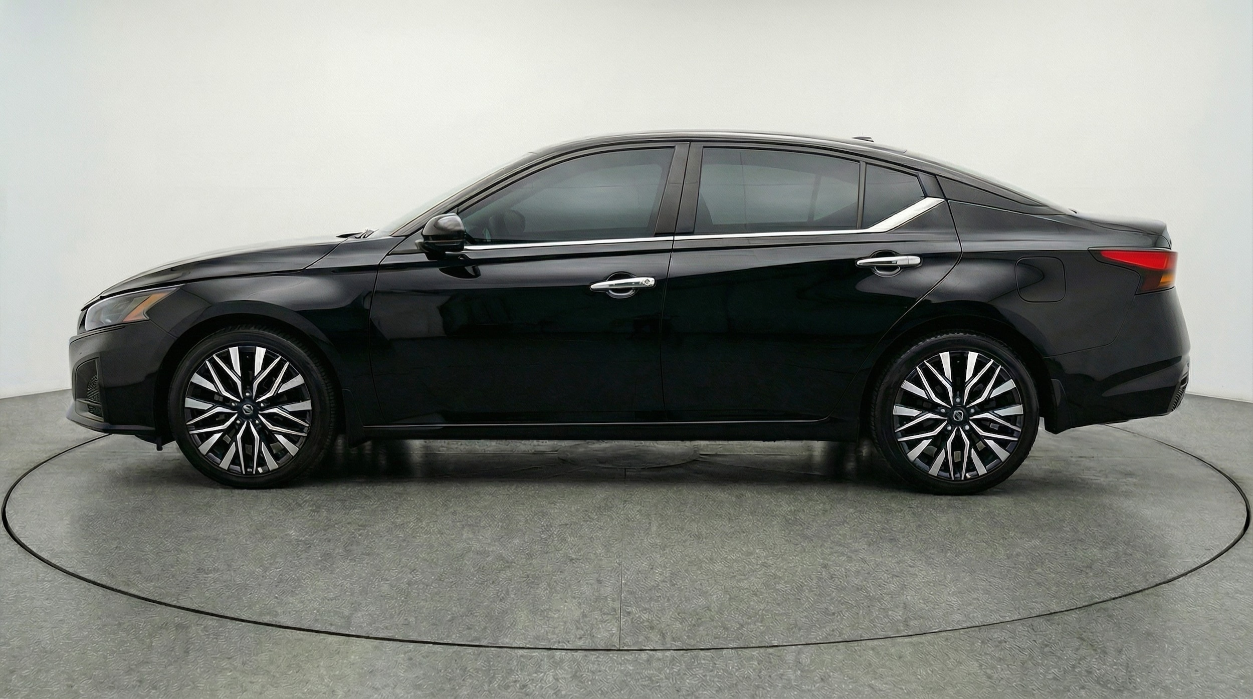 Thumbnail: 2025 Nissan Altima - 4