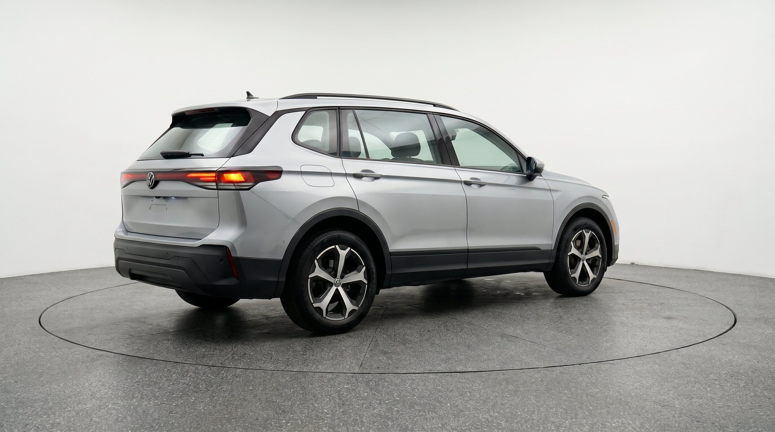 Thumbnail: 2026 Volkswagen Tiguan - 9
