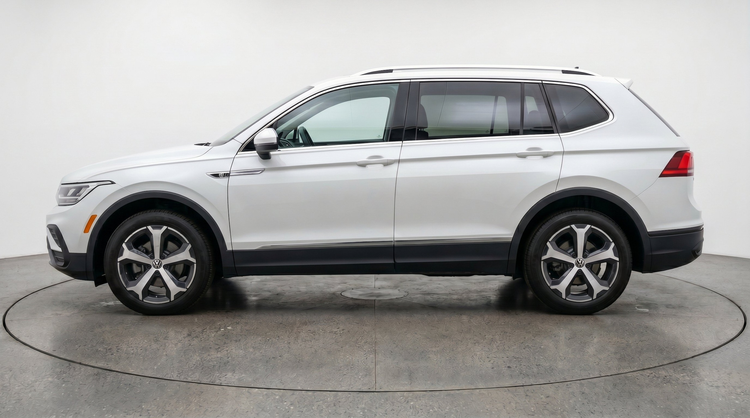 Thumbnail: 2026 Volkswagen Tiguan - 5
