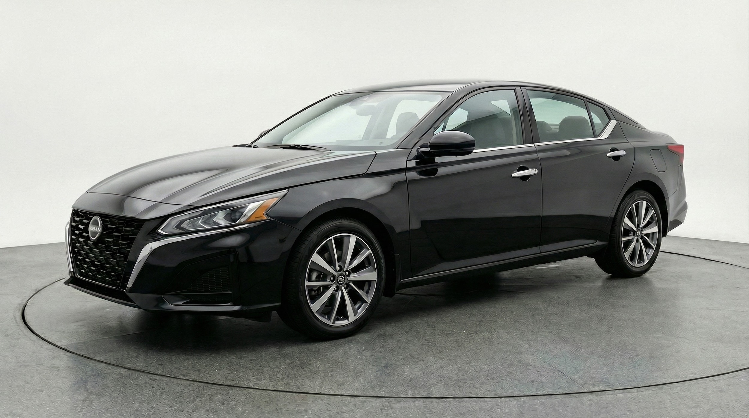 Thumbnail: 2025 Nissan Altima - 3