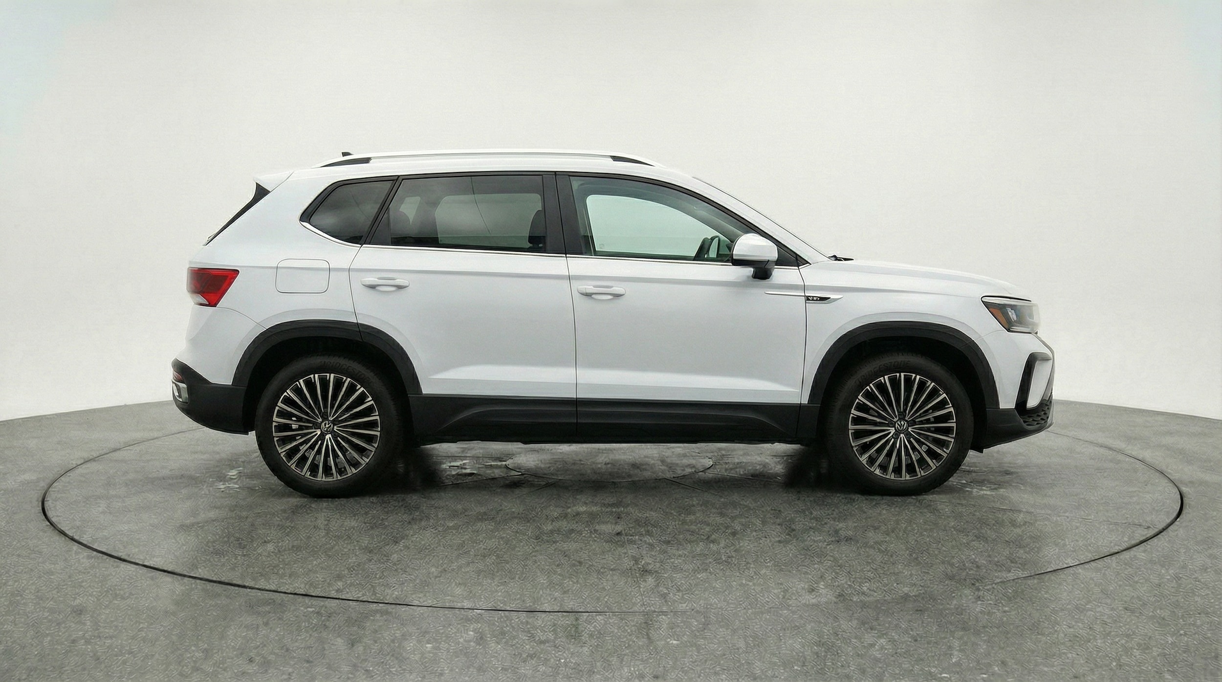 Thumbnail: 2025 Volkswagen Taos - 4