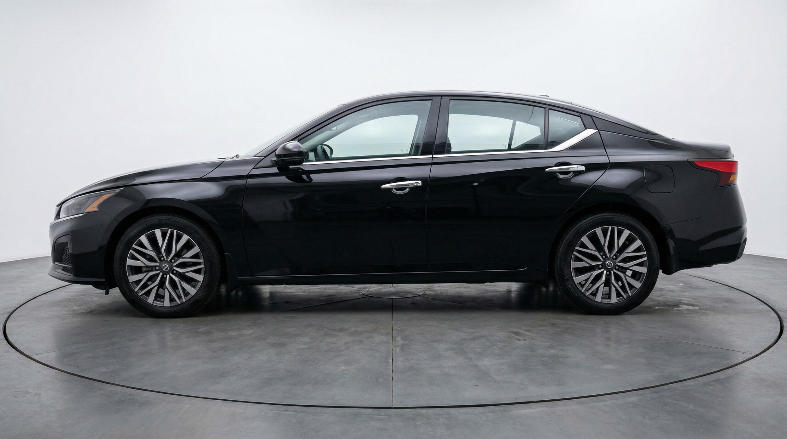 Thumbnail: 2025 Nissan Altima - 4