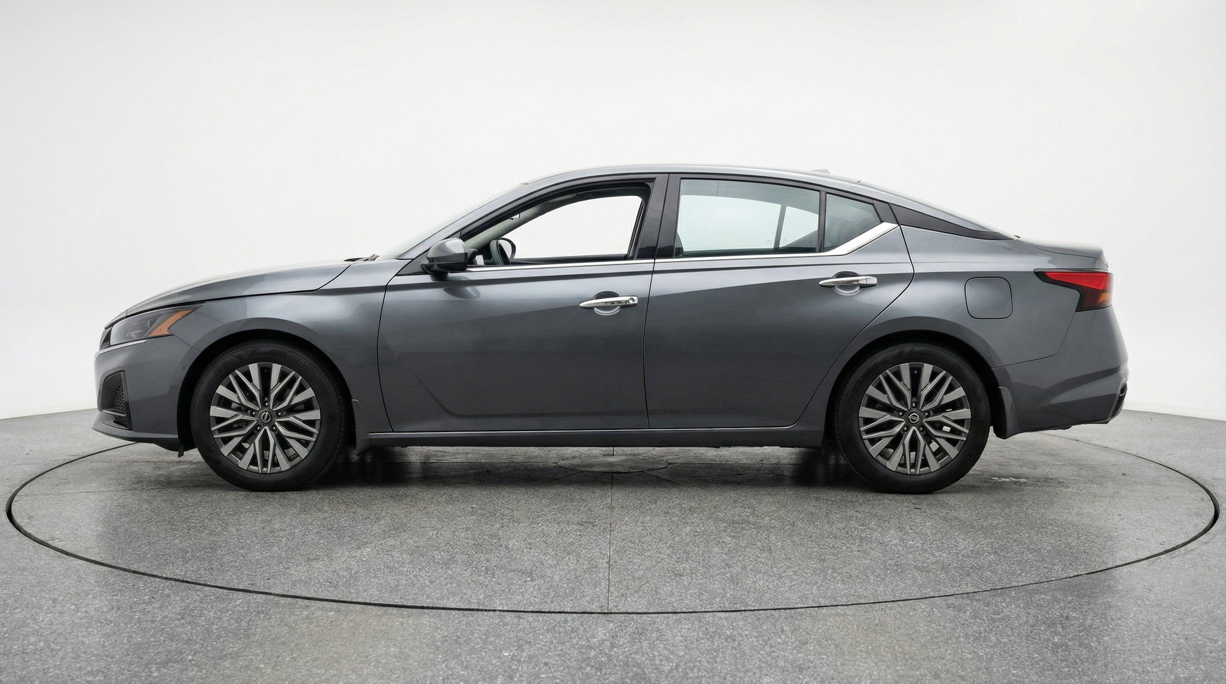 Thumbnail: 2025 Nissan Altima - 5