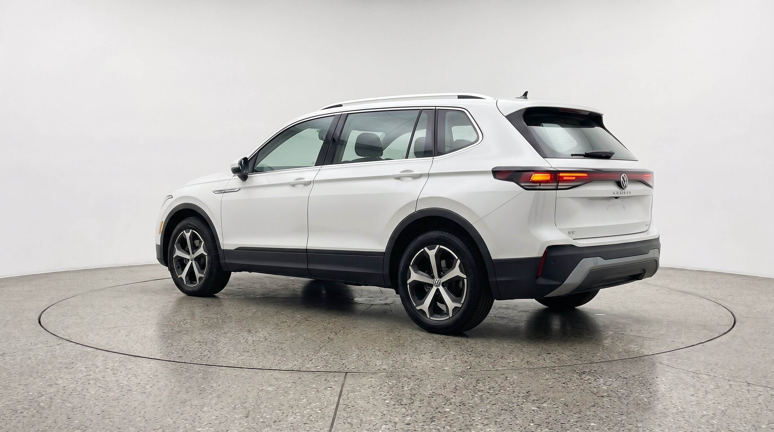 Thumbnail: 2026 Volkswagen Tiguan - 6