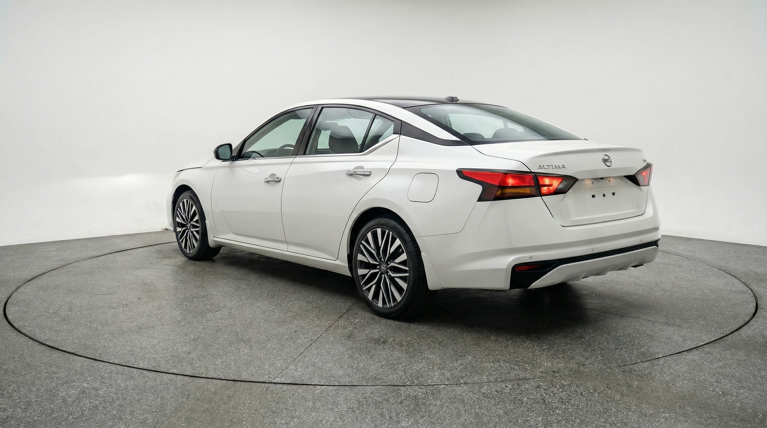 Thumbnail: 2025 Nissan Altima - 5