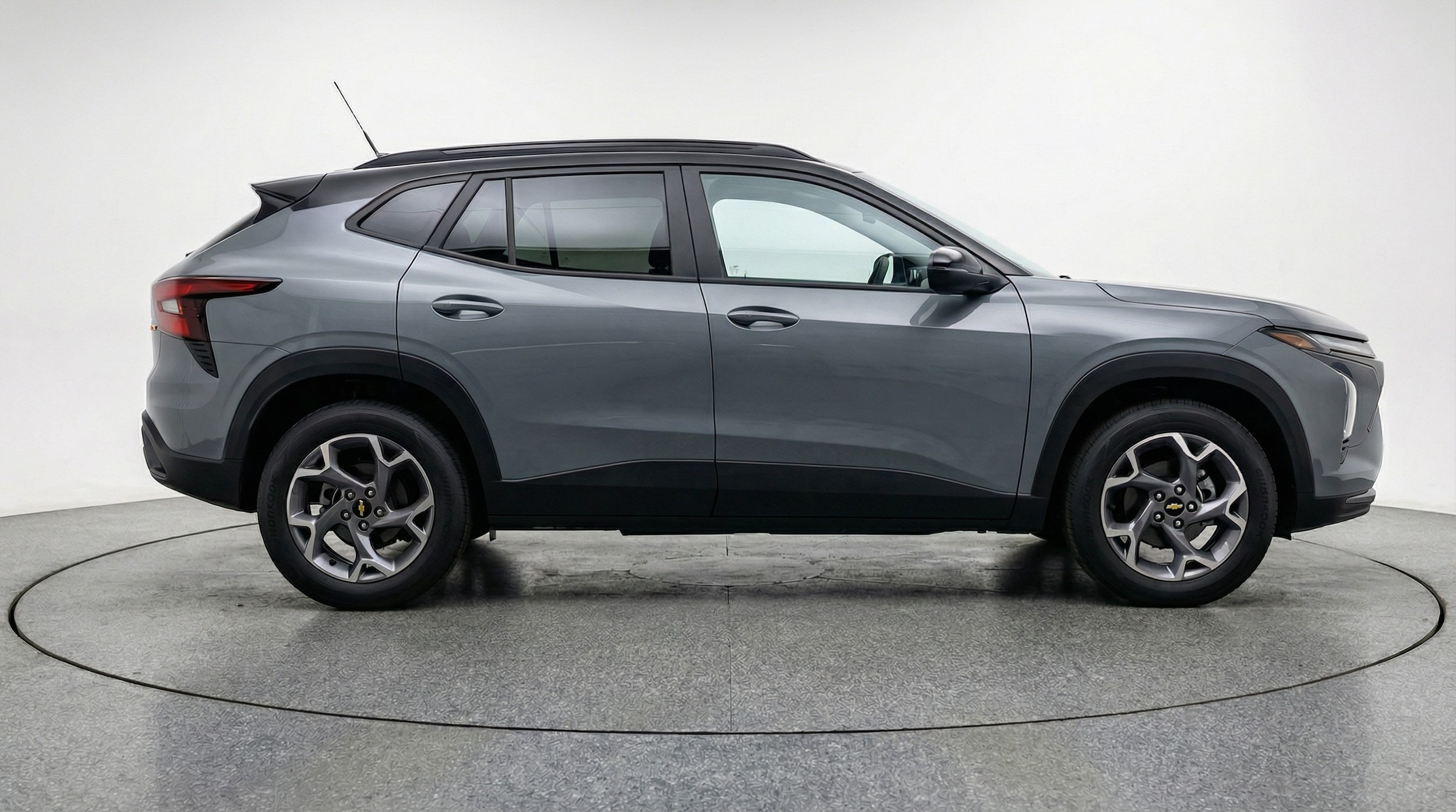 Thumbnail: 2025 Chevrolet Trax - 8