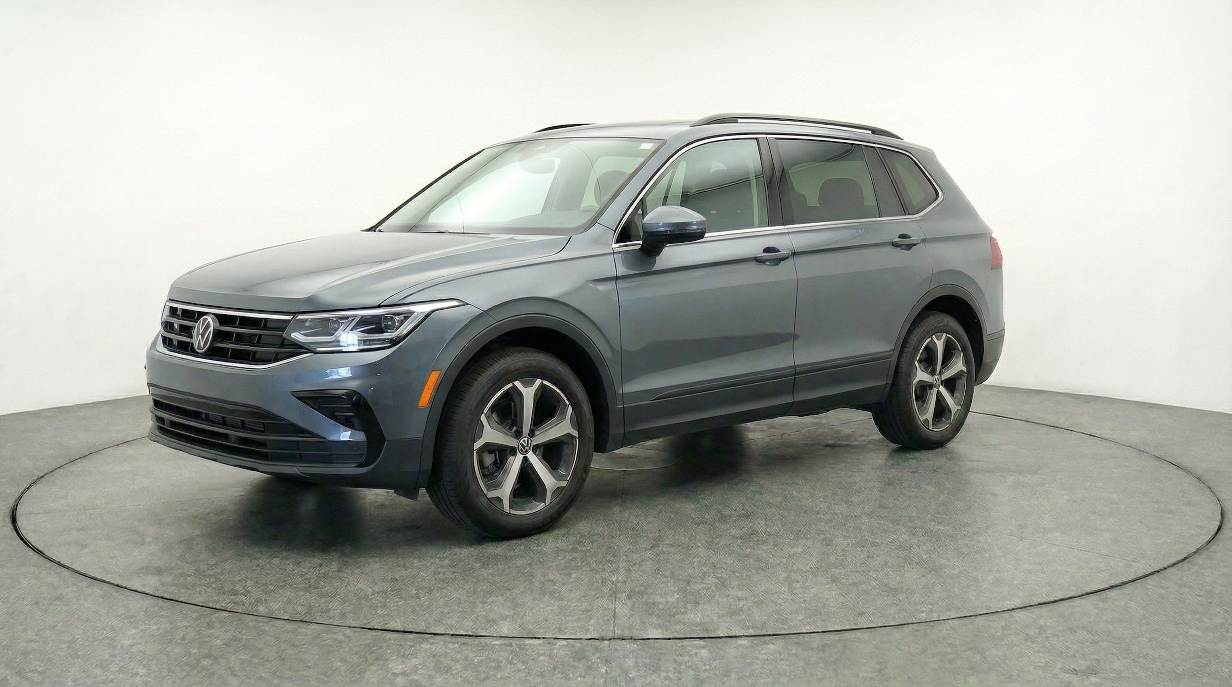 Thumbnail: 2026 Volkswagen Tiguan - 3