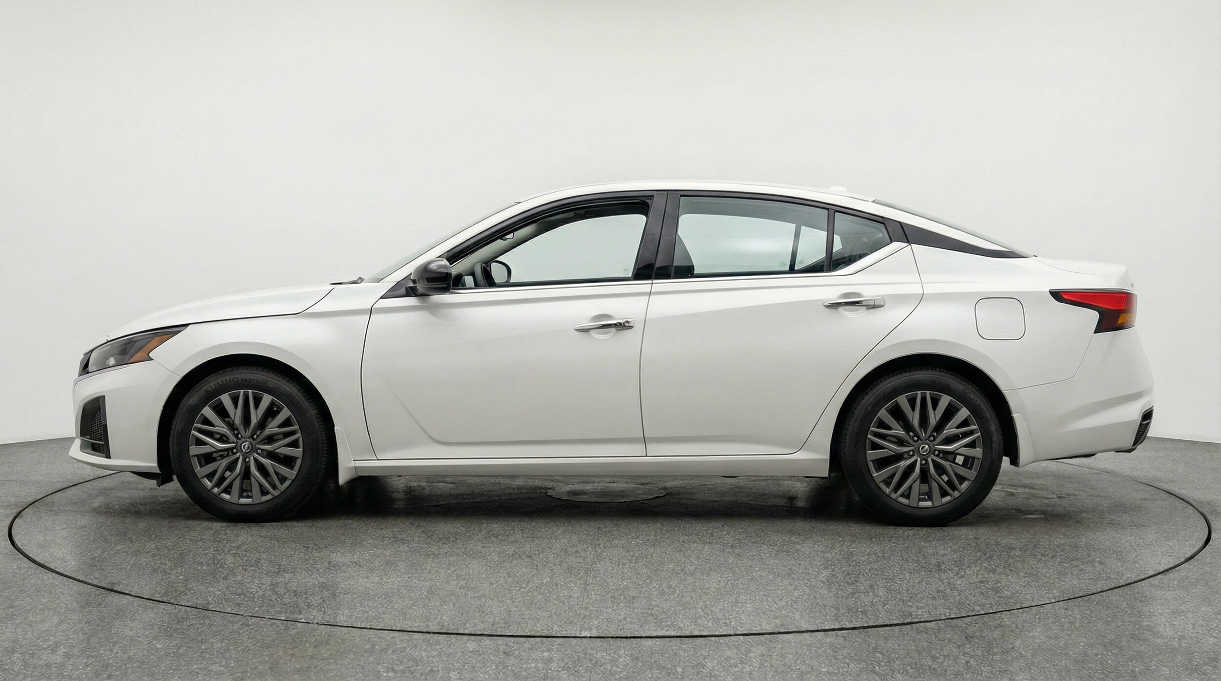 Thumbnail: 2025 Nissan Altima - 4