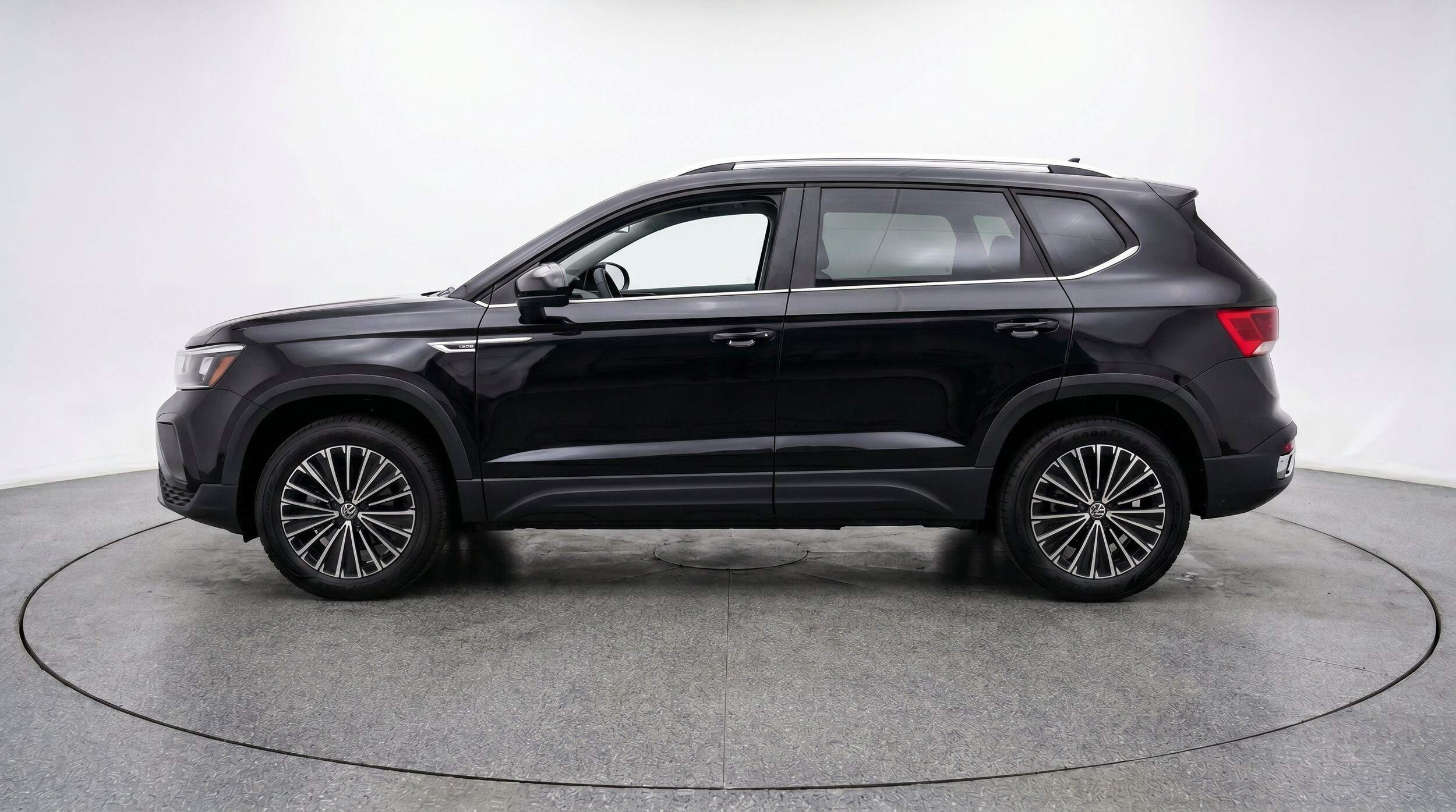 Thumbnail: 2025 Volkswagen Taos - 5