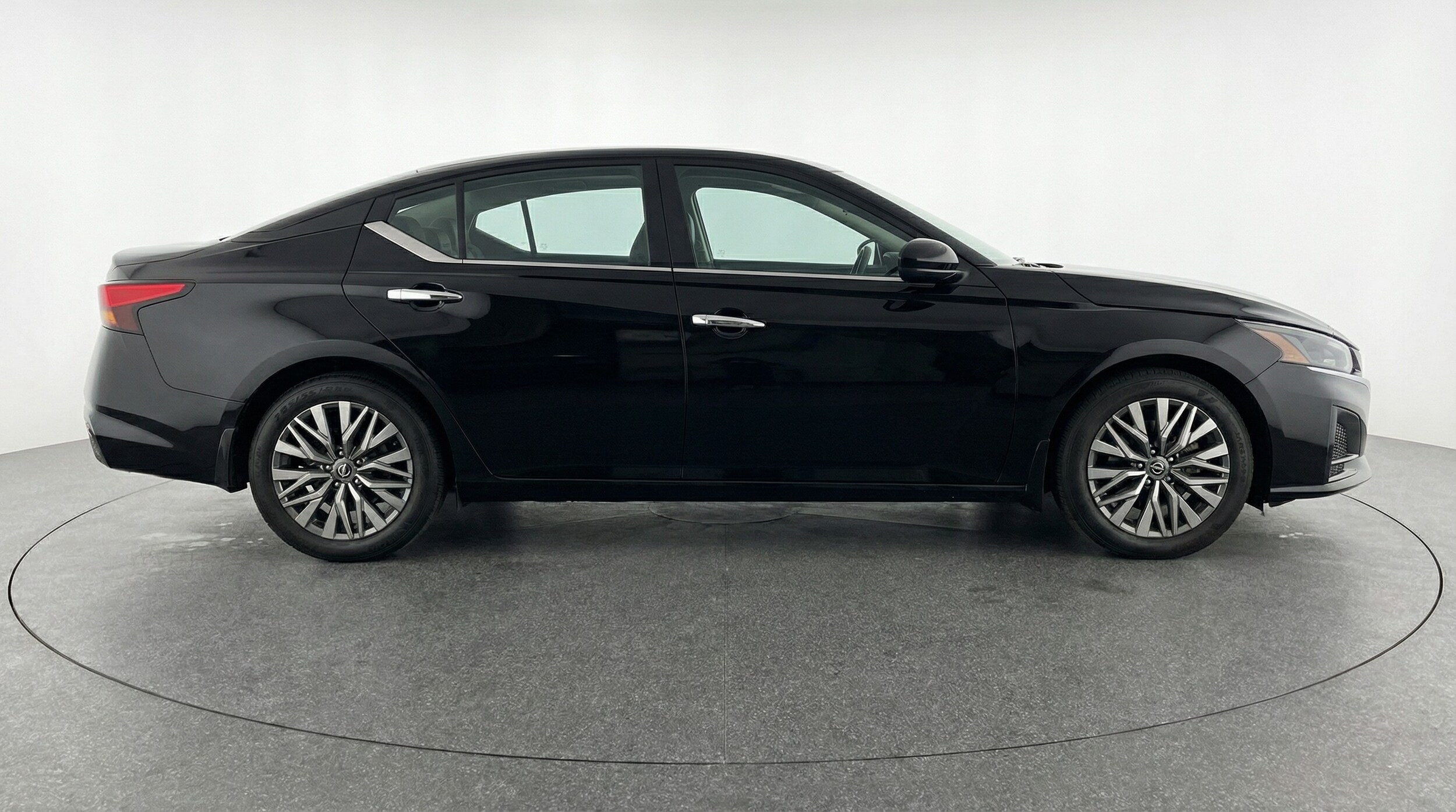 Thumbnail: 2025 Nissan Altima - 8