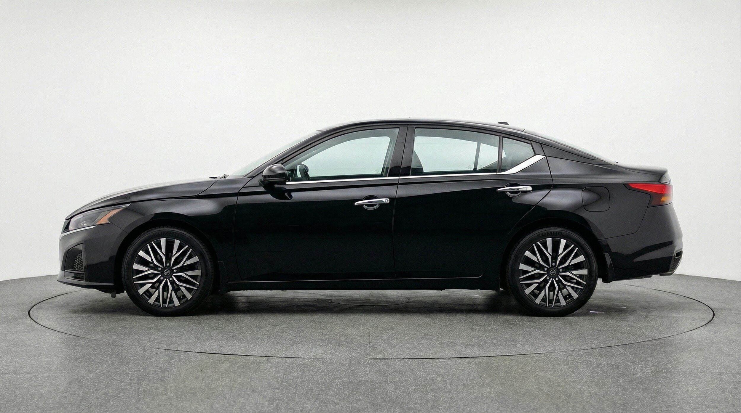 Thumbnail: 2025 Nissan Altima - 4