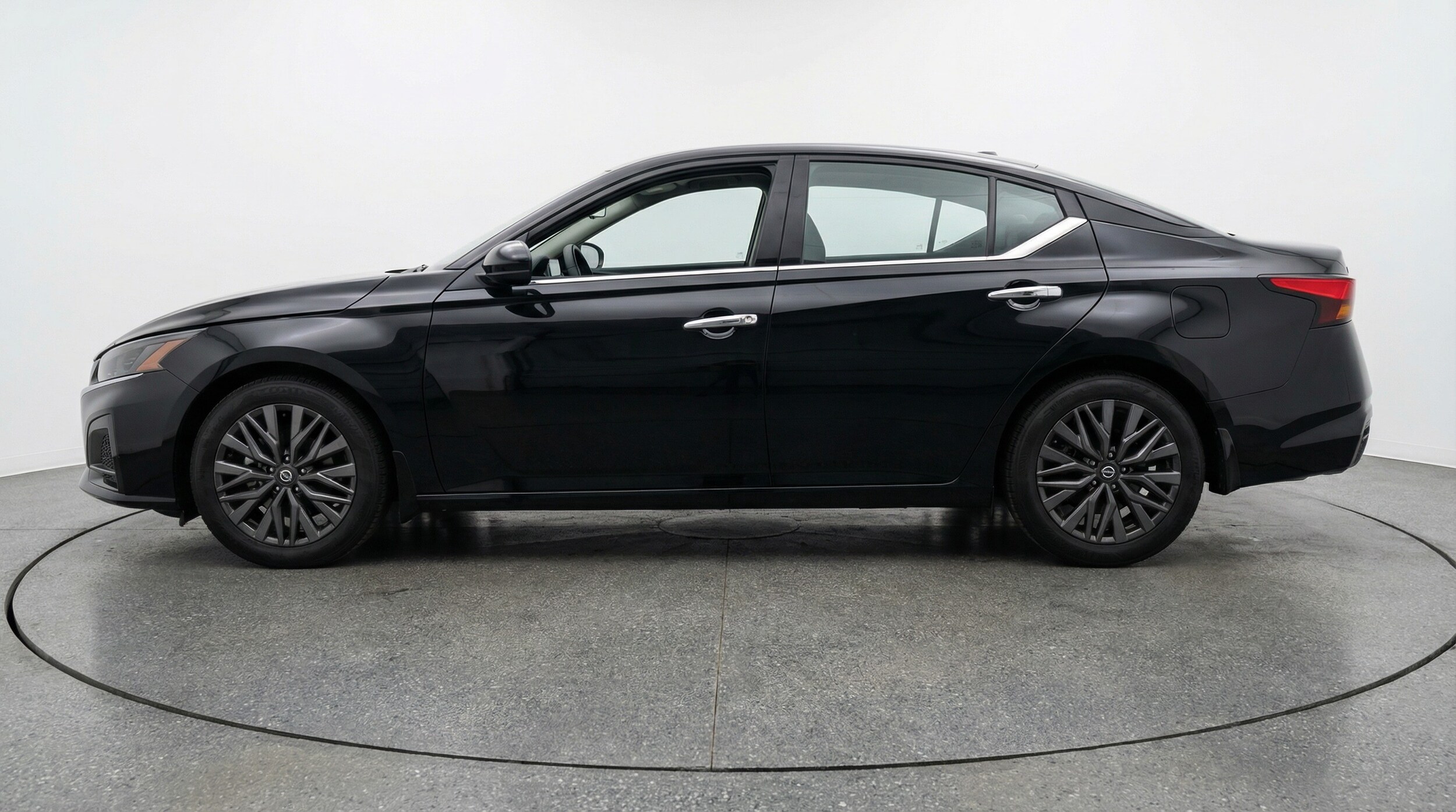 Thumbnail: 2025 Nissan Altima - 4