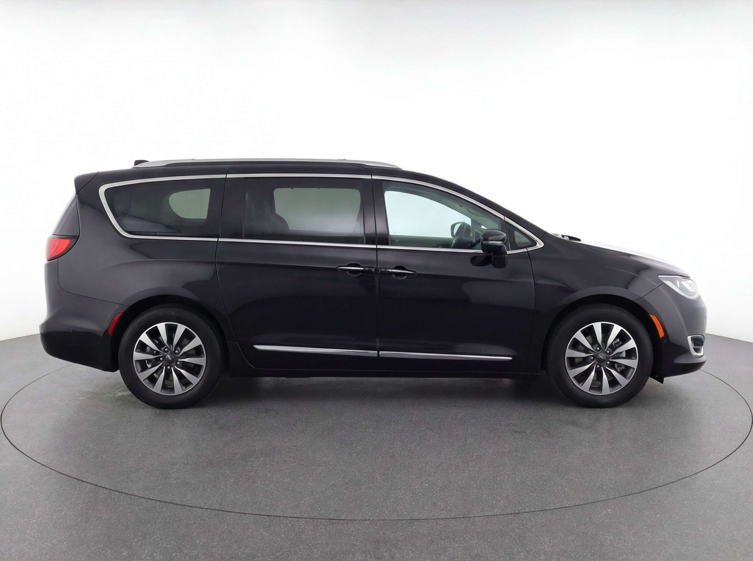 Thumbnail: 2023 Chrysler Pacifica - 8
