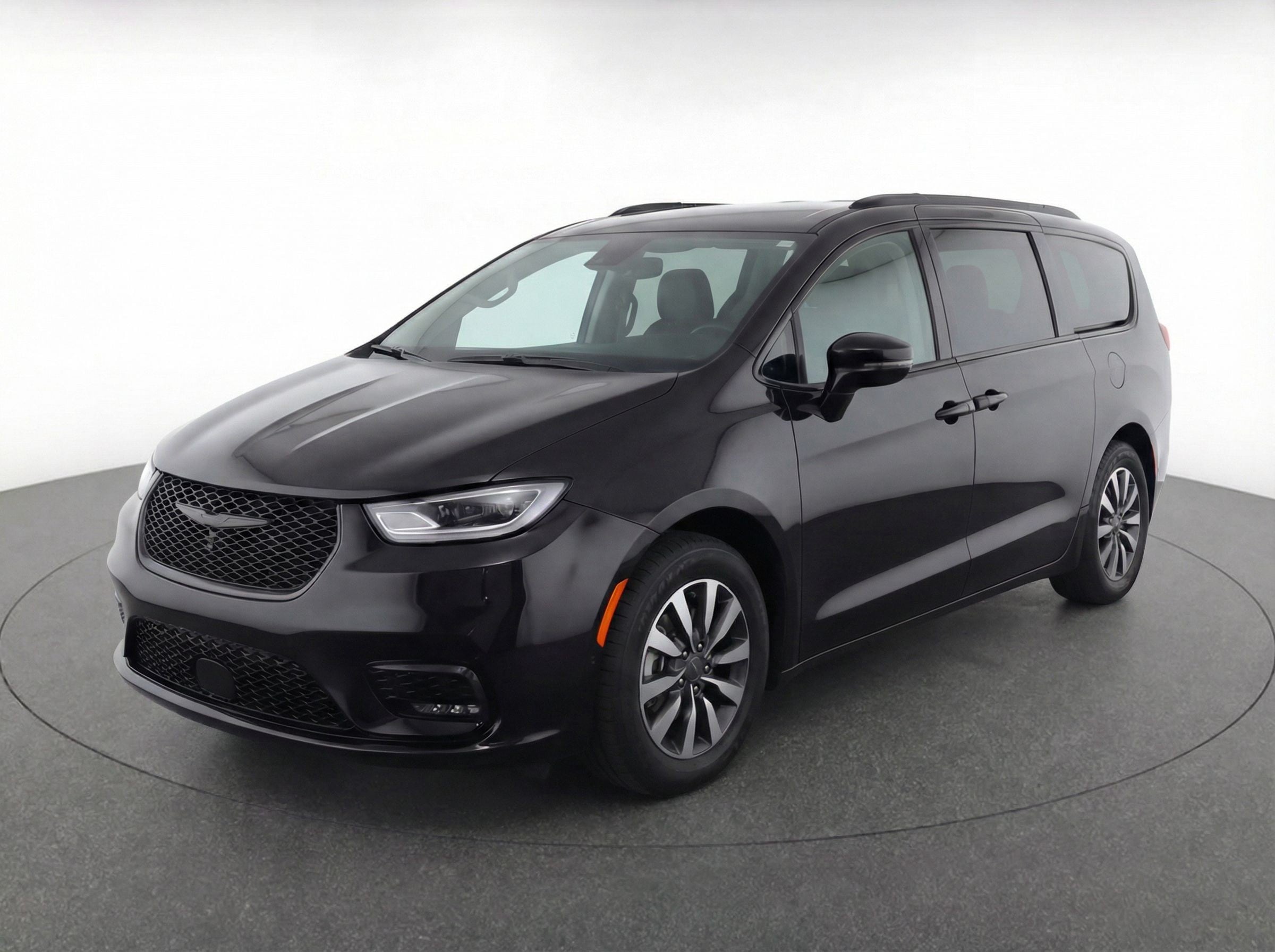 Thumbnail: 2023 Chrysler Pacifica - 3