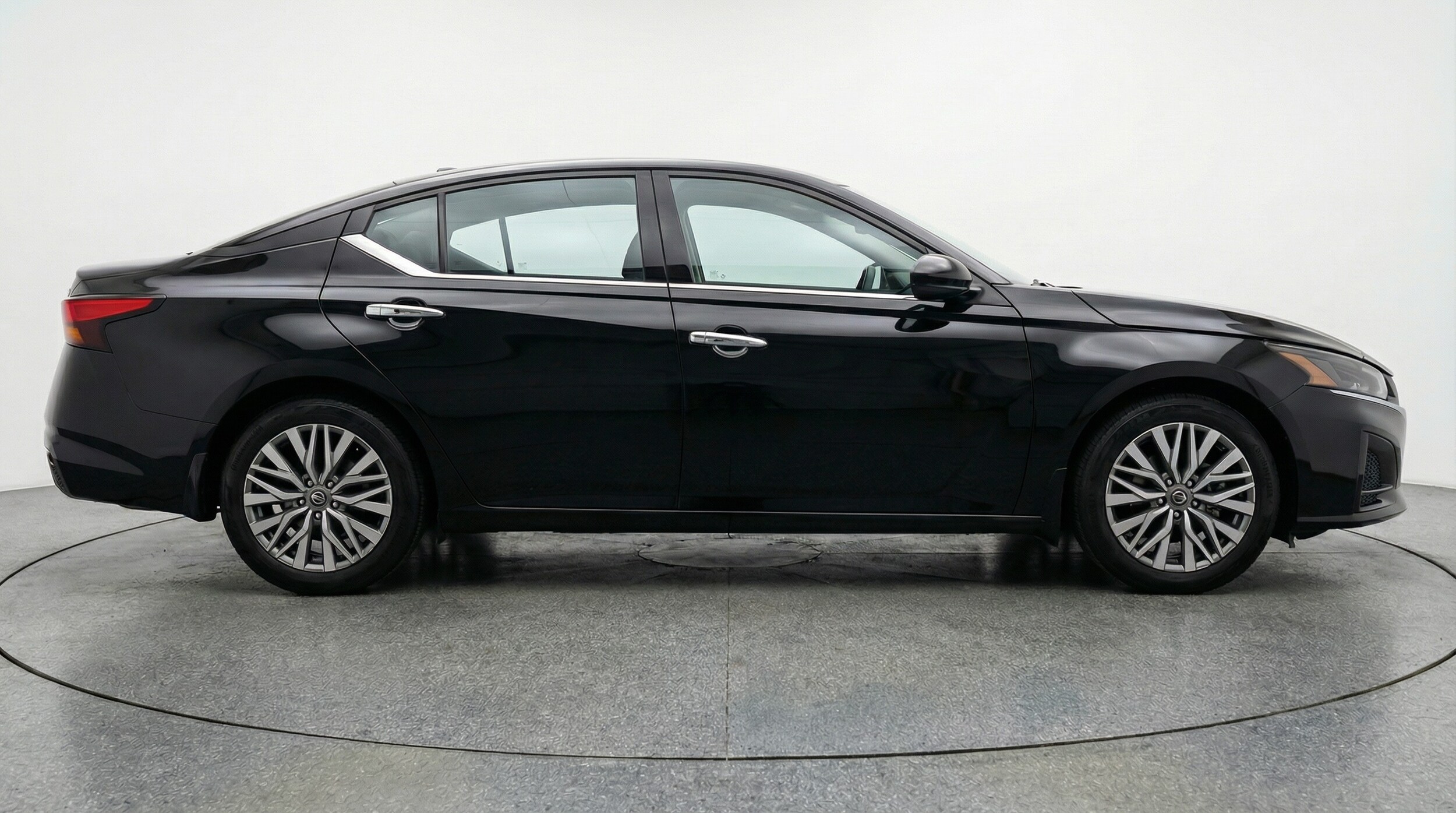 Thumbnail: 2025 Nissan Altima - 8