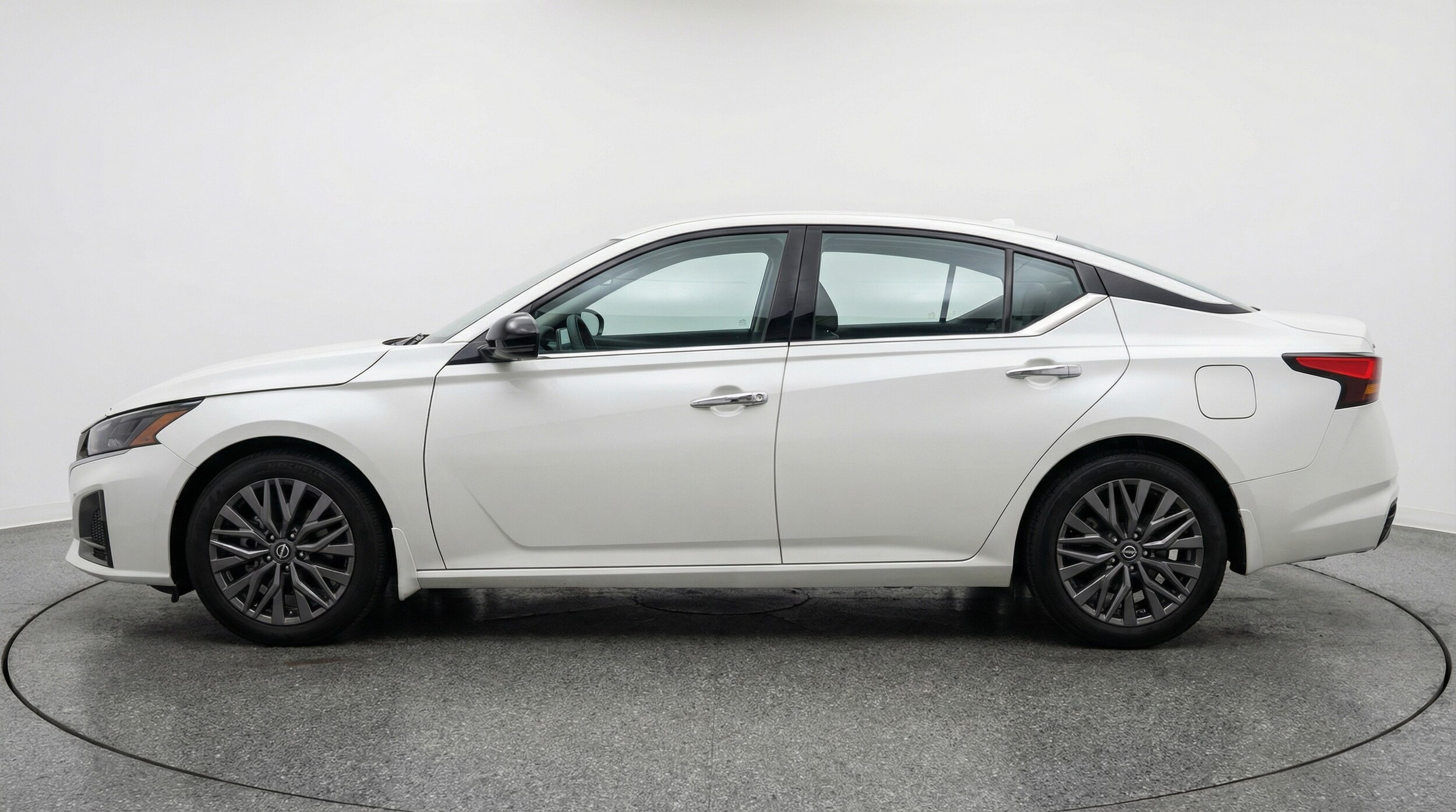 Thumbnail: 2025 Nissan Altima - 4