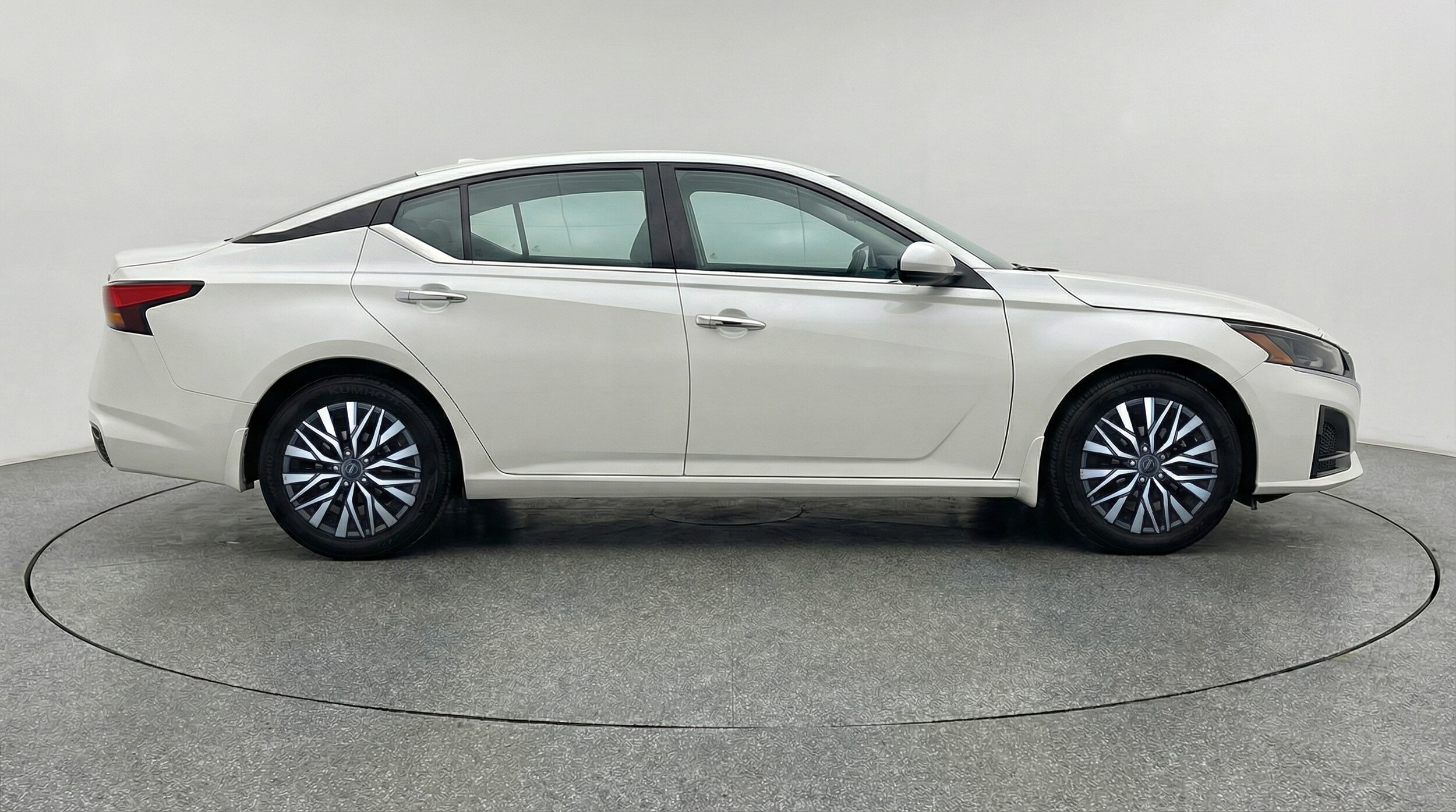 Thumbnail: 2025 Nissan Altima - 8