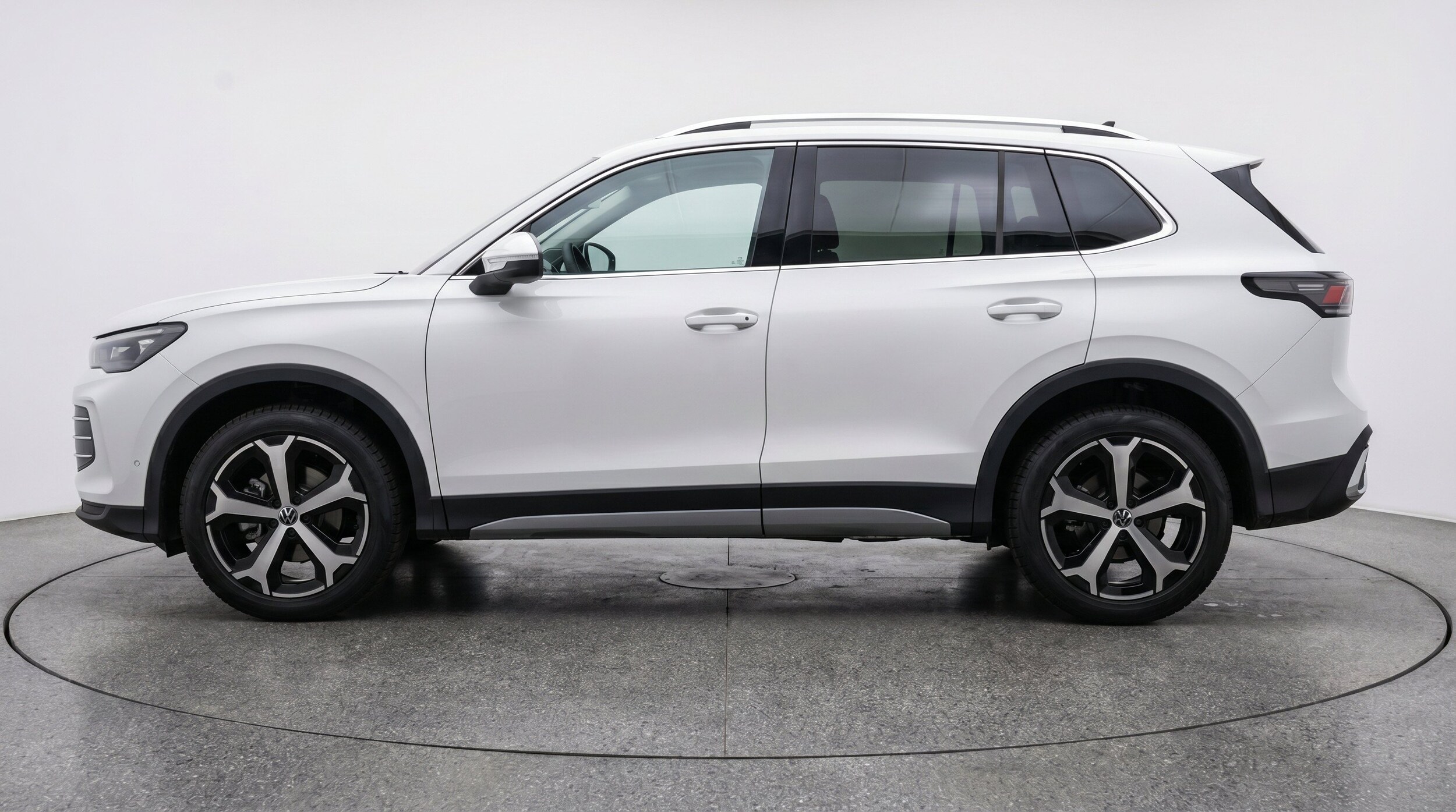 Thumbnail: 2026 Volkswagen Tiguan - 5