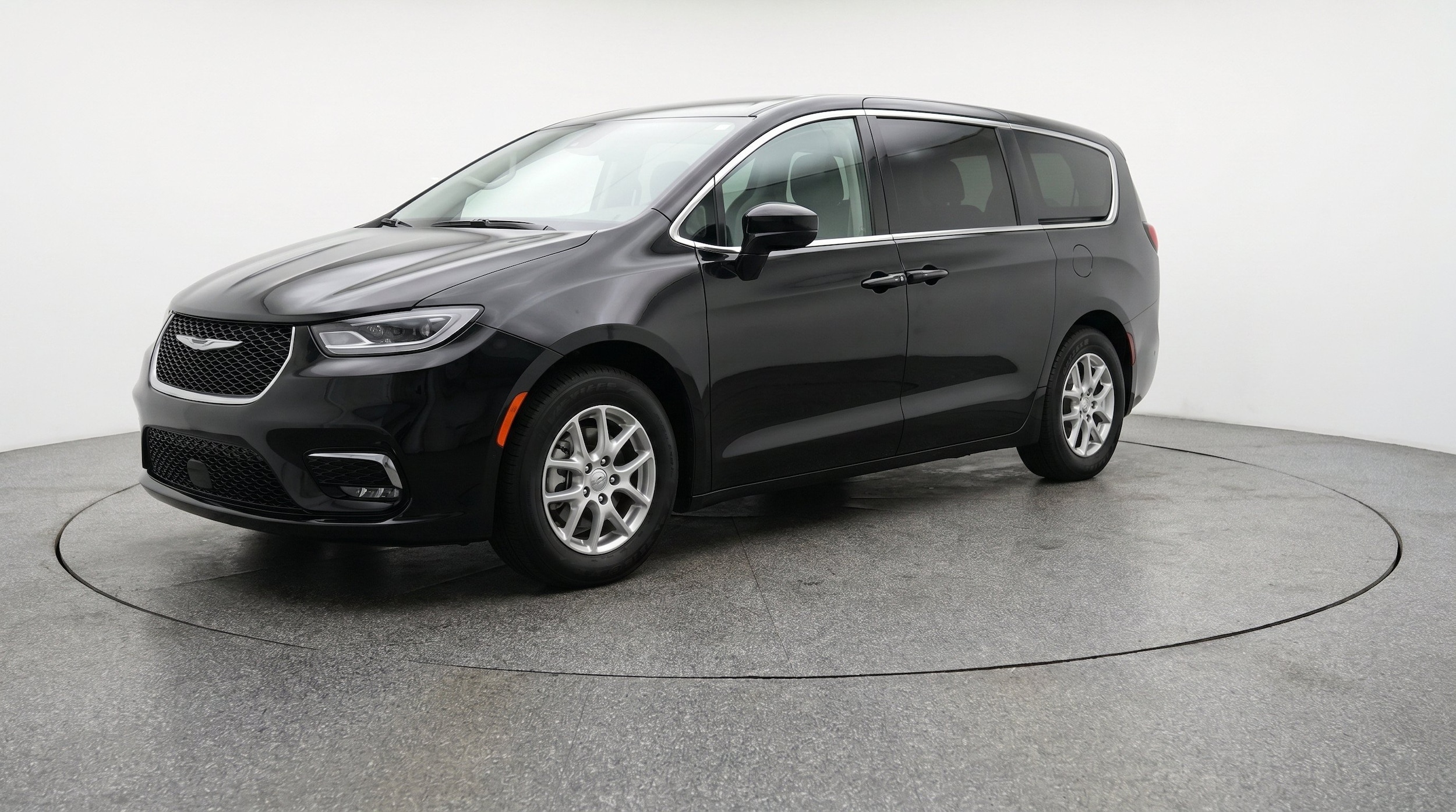 Thumbnail: 2024 Chrysler Voyager - 3