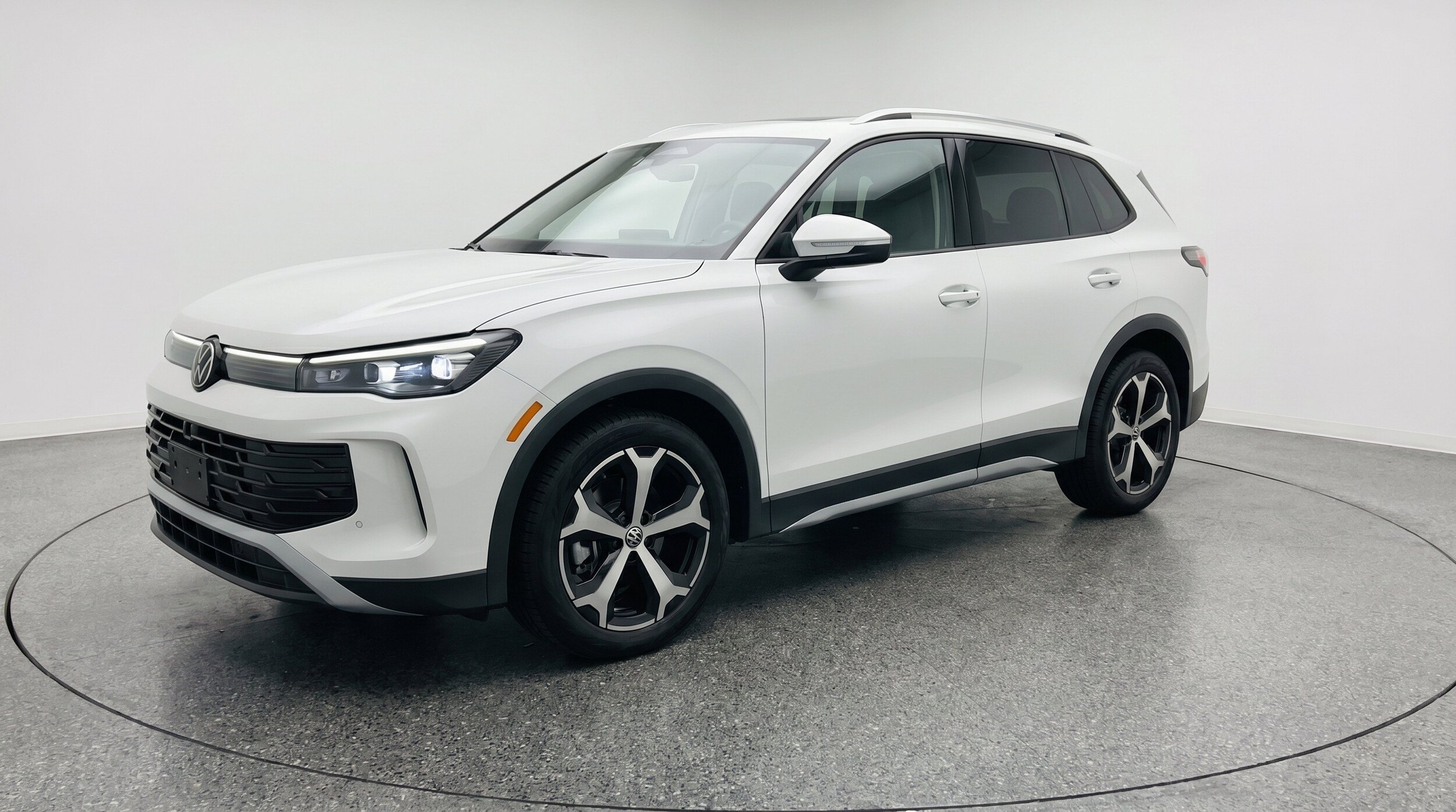 Thumbnail: 2026 Volkswagen Tiguan - 3