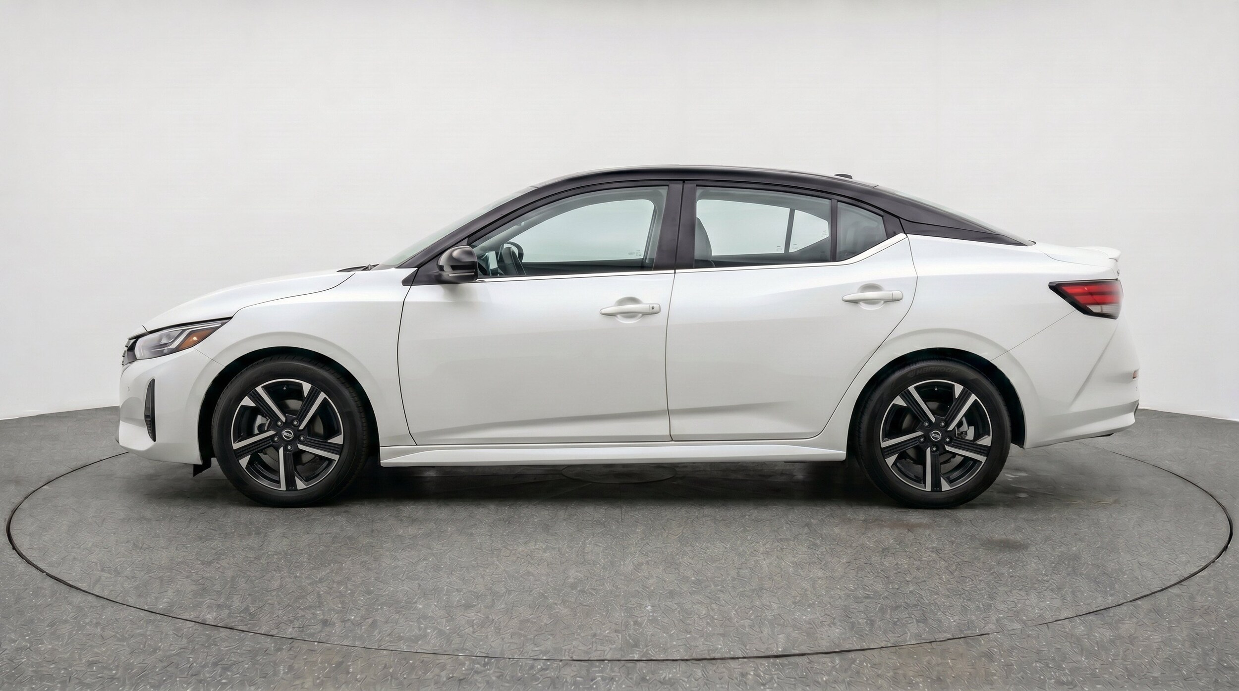 Thumbnail: 2025 Nissan Sentra - 5