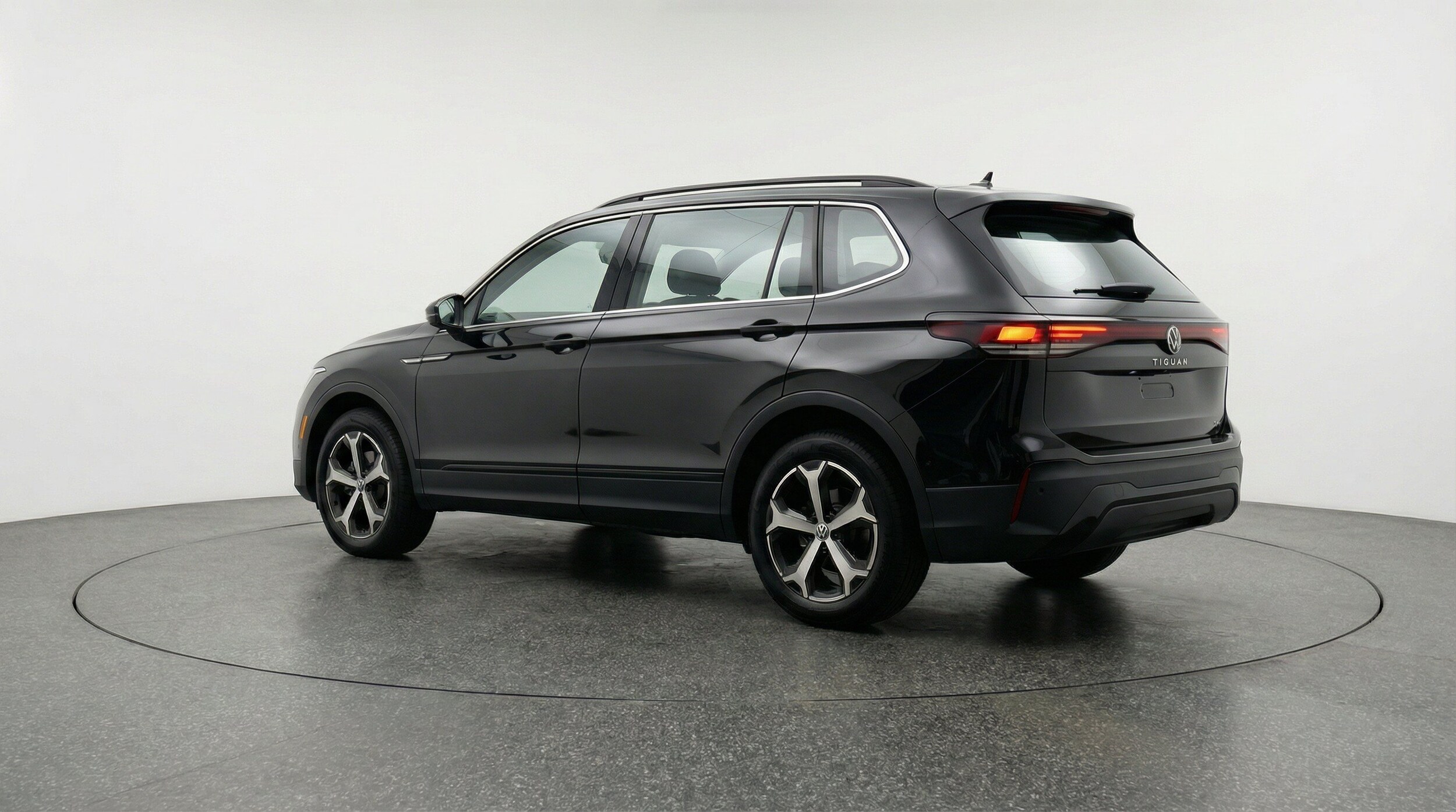 Thumbnail: 2026 Volkswagen Tiguan - 6