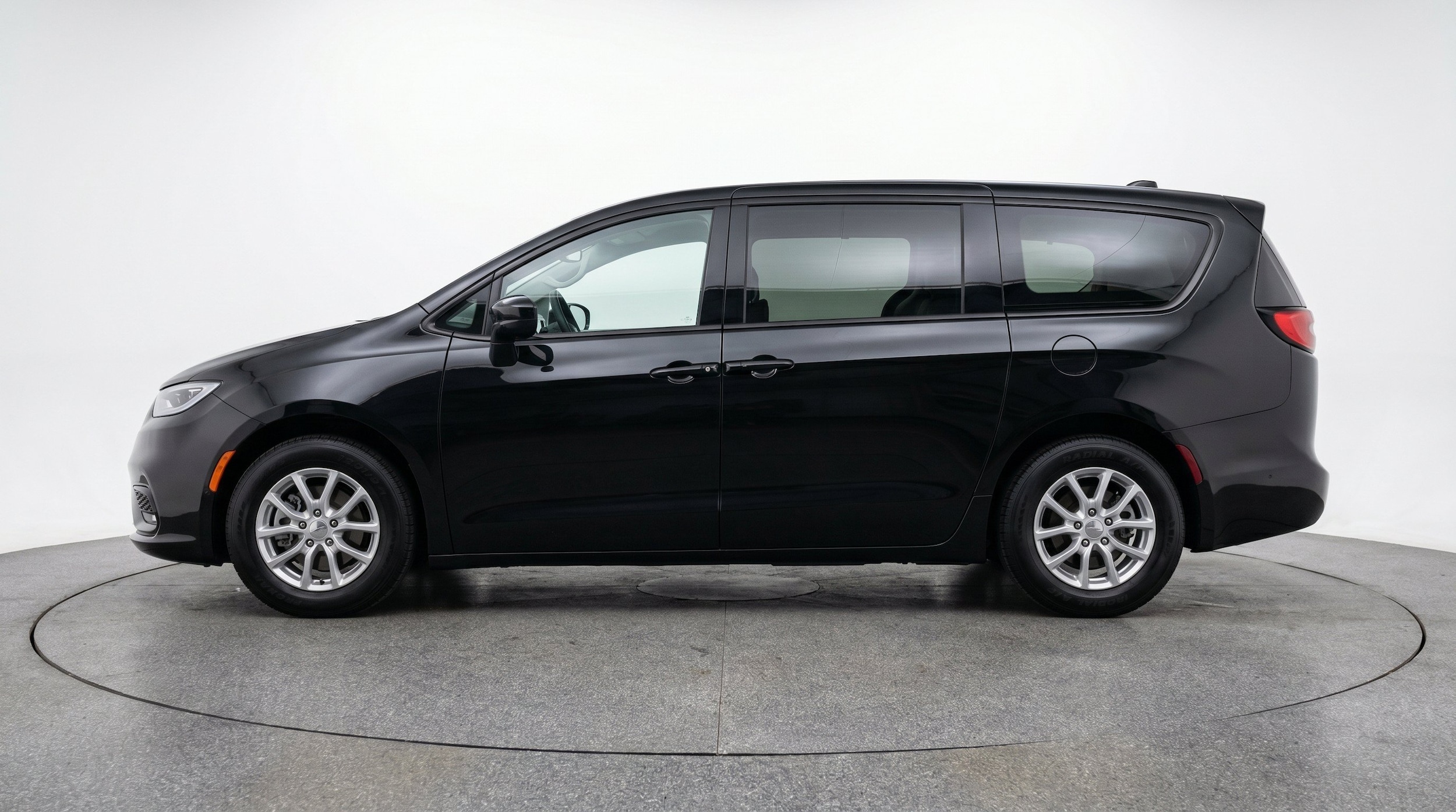 Thumbnail: 2024 Chrysler Voyager - 5