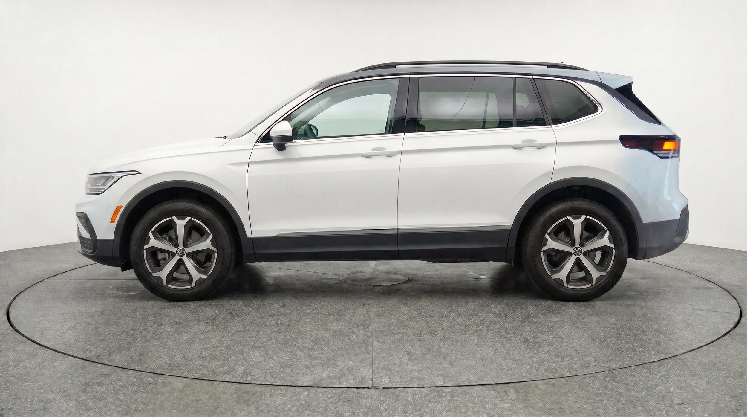 Thumbnail: 2026 Volkswagen Tiguan - 5