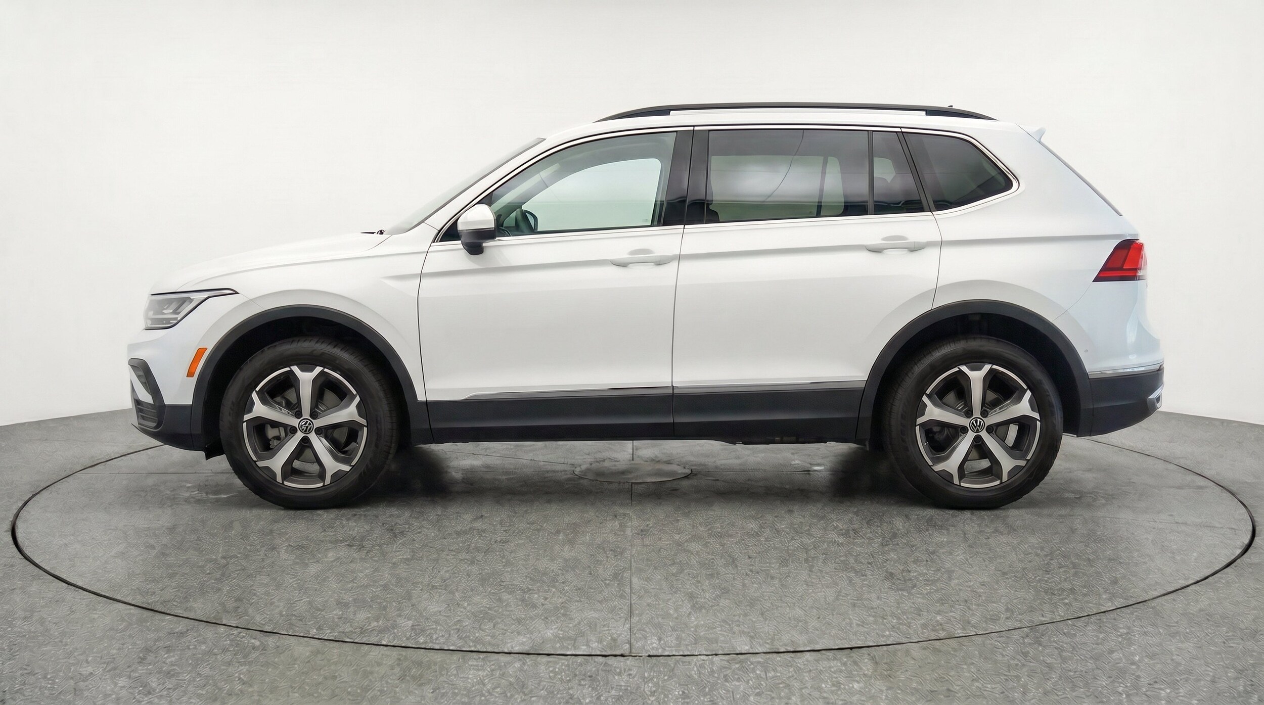 Thumbnail: 2026 Volkswagen Tiguan - 5