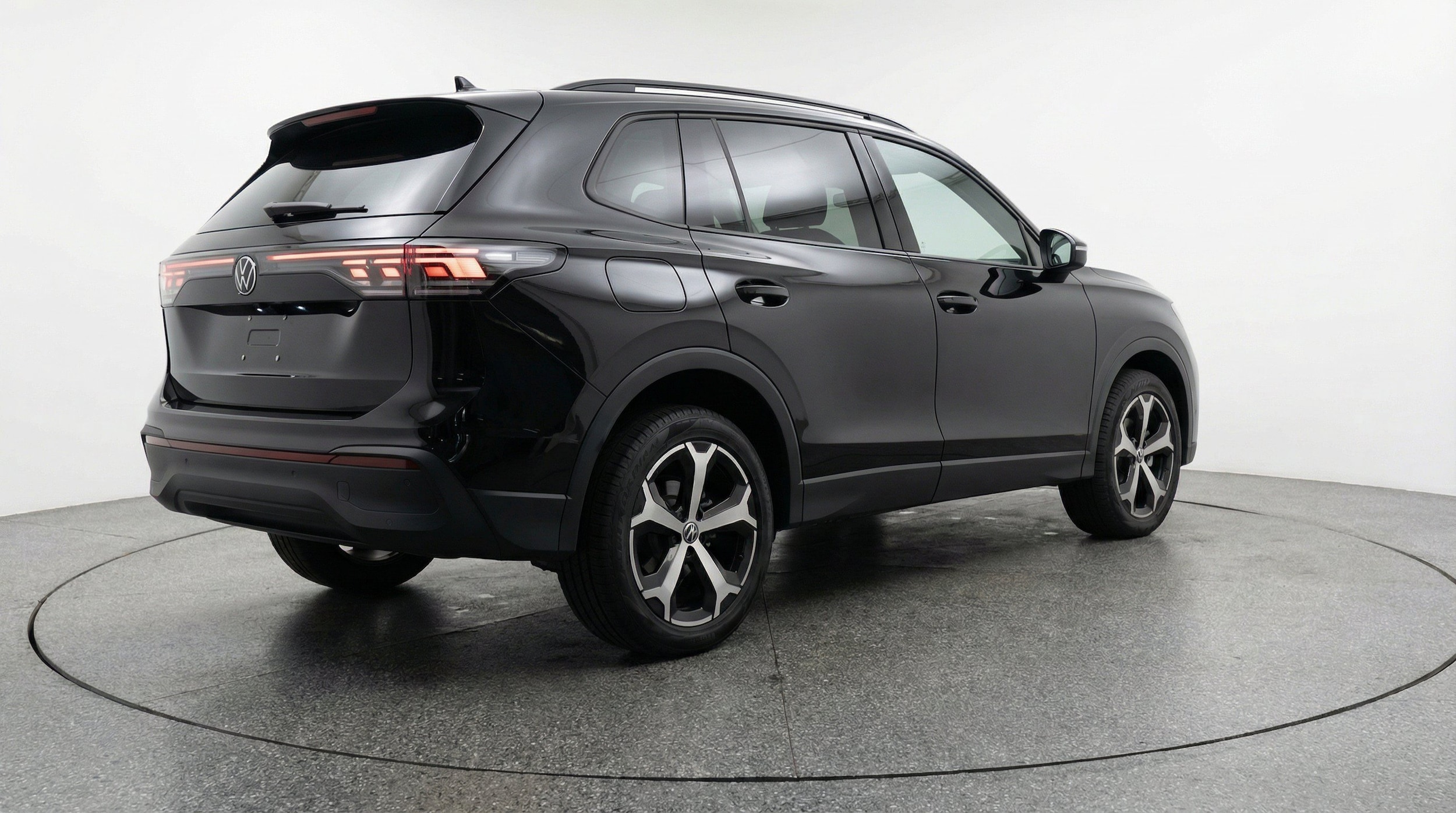 Thumbnail: 2026 Volkswagen Tiguan - 9
