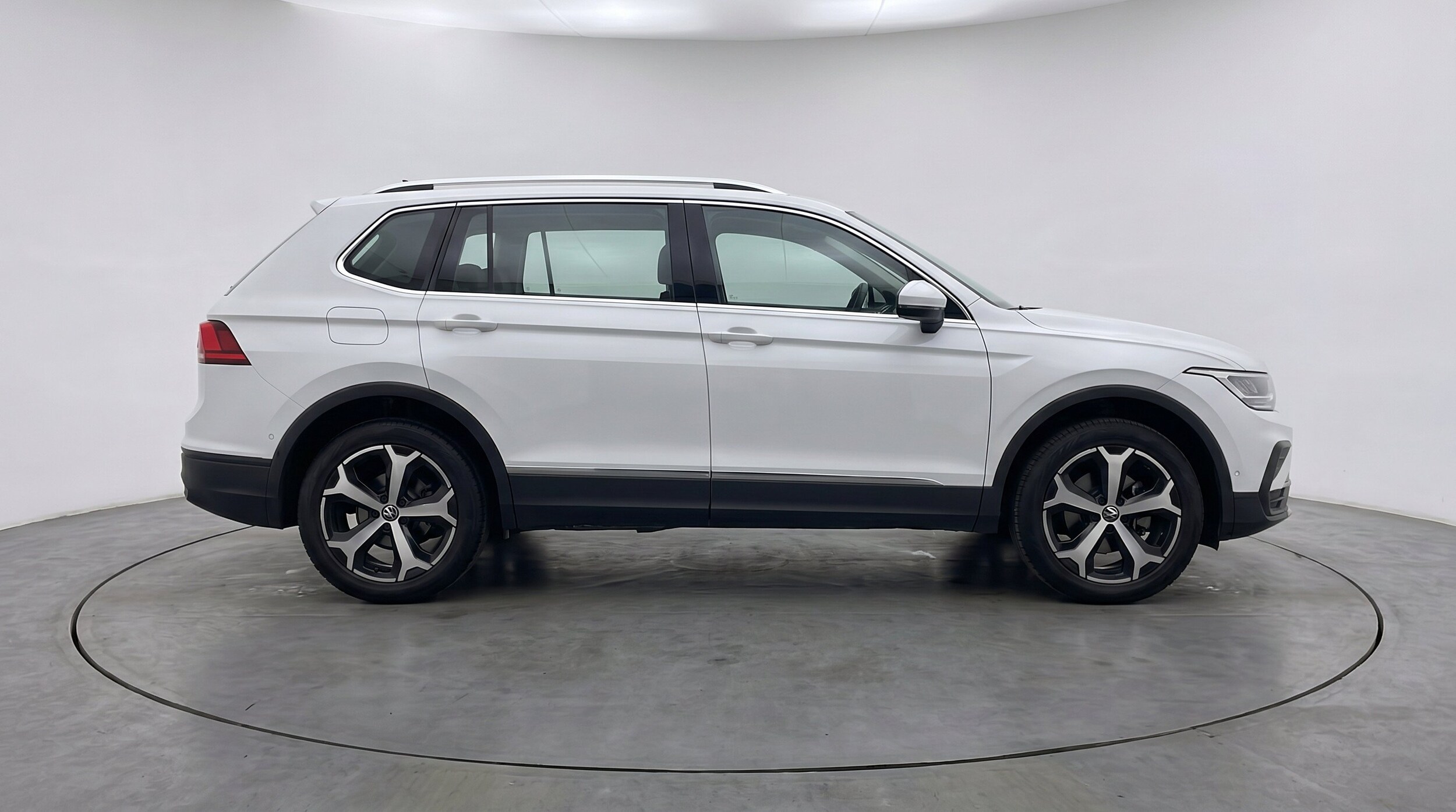 Thumbnail: 2026 Volkswagen Tiguan - 10