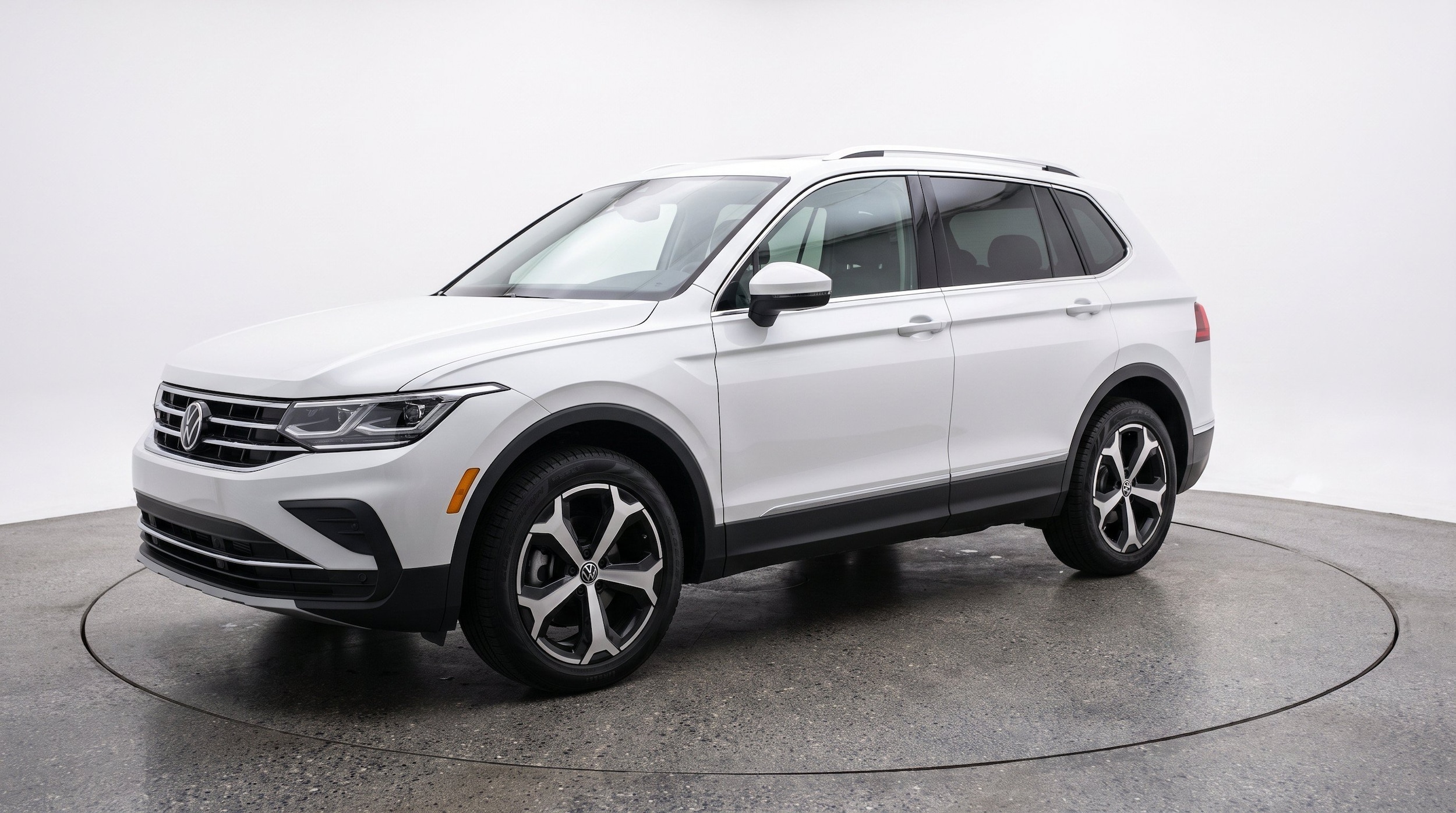 Thumbnail: 2026 Volkswagen Tiguan - 3