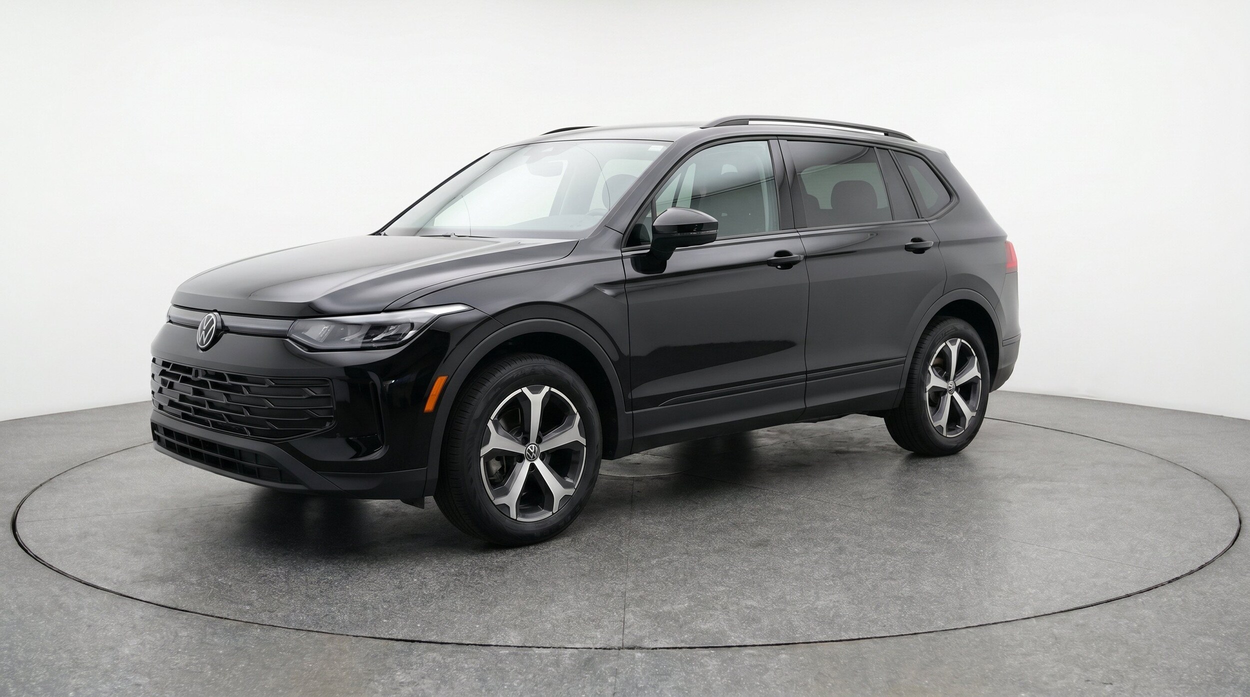 Thumbnail: 2026 Volkswagen Tiguan - 3