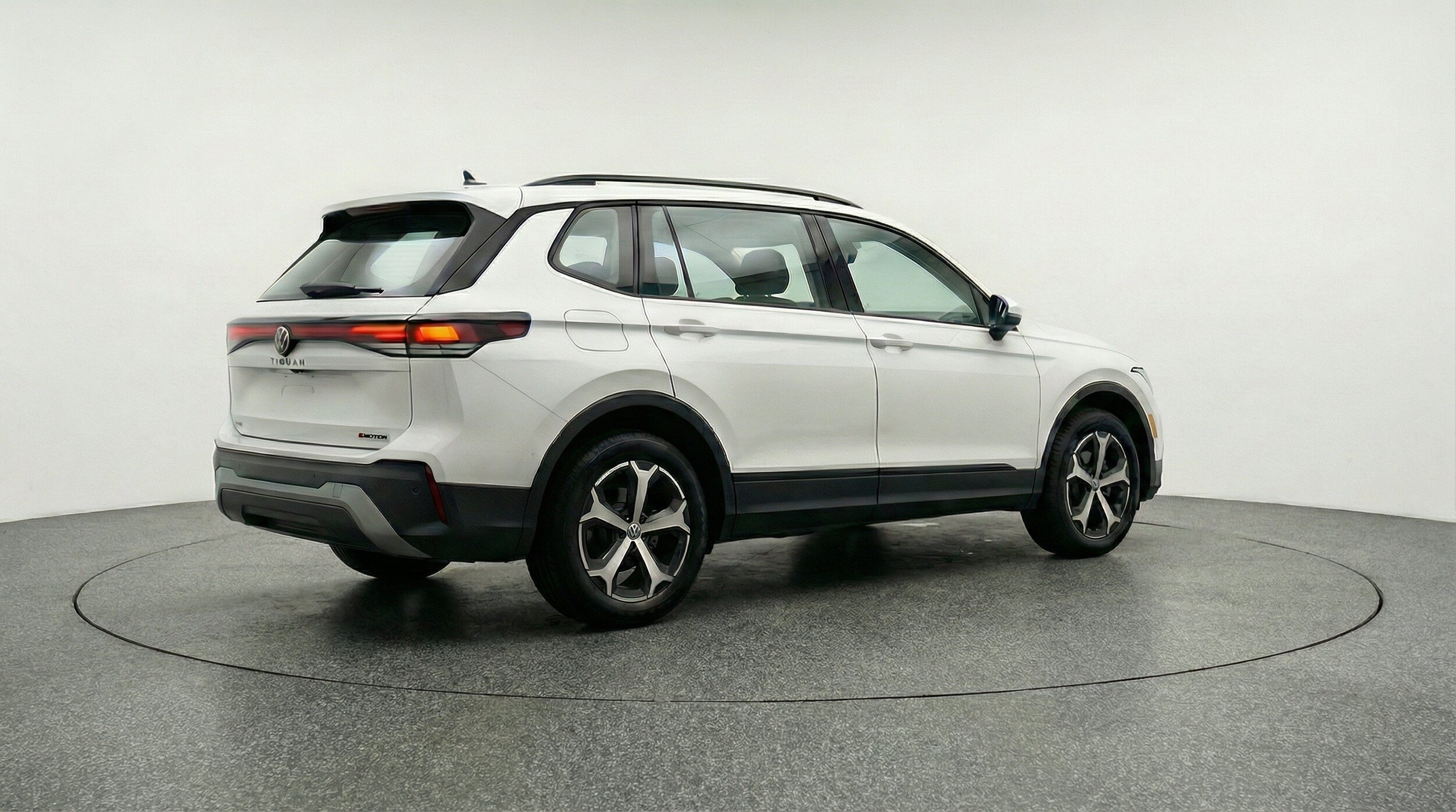 Thumbnail: 2026 Volkswagen Tiguan - 9
