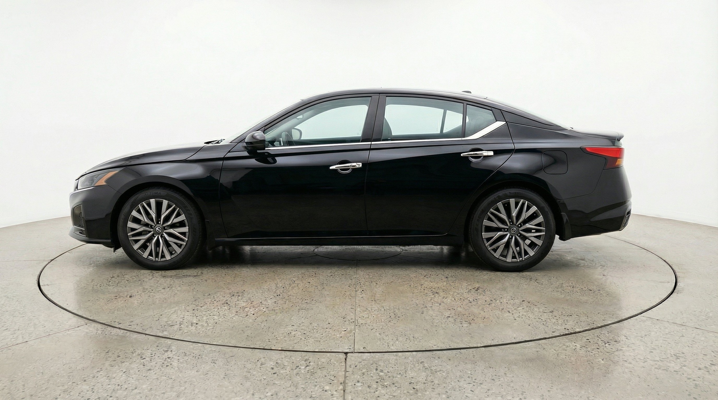 Thumbnail: 2025 Nissan Altima - 5