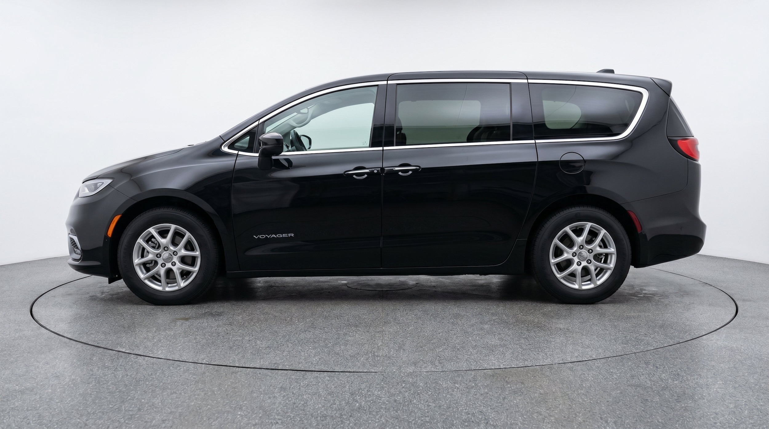 Thumbnail: 2024 Chrysler Voyager - 5