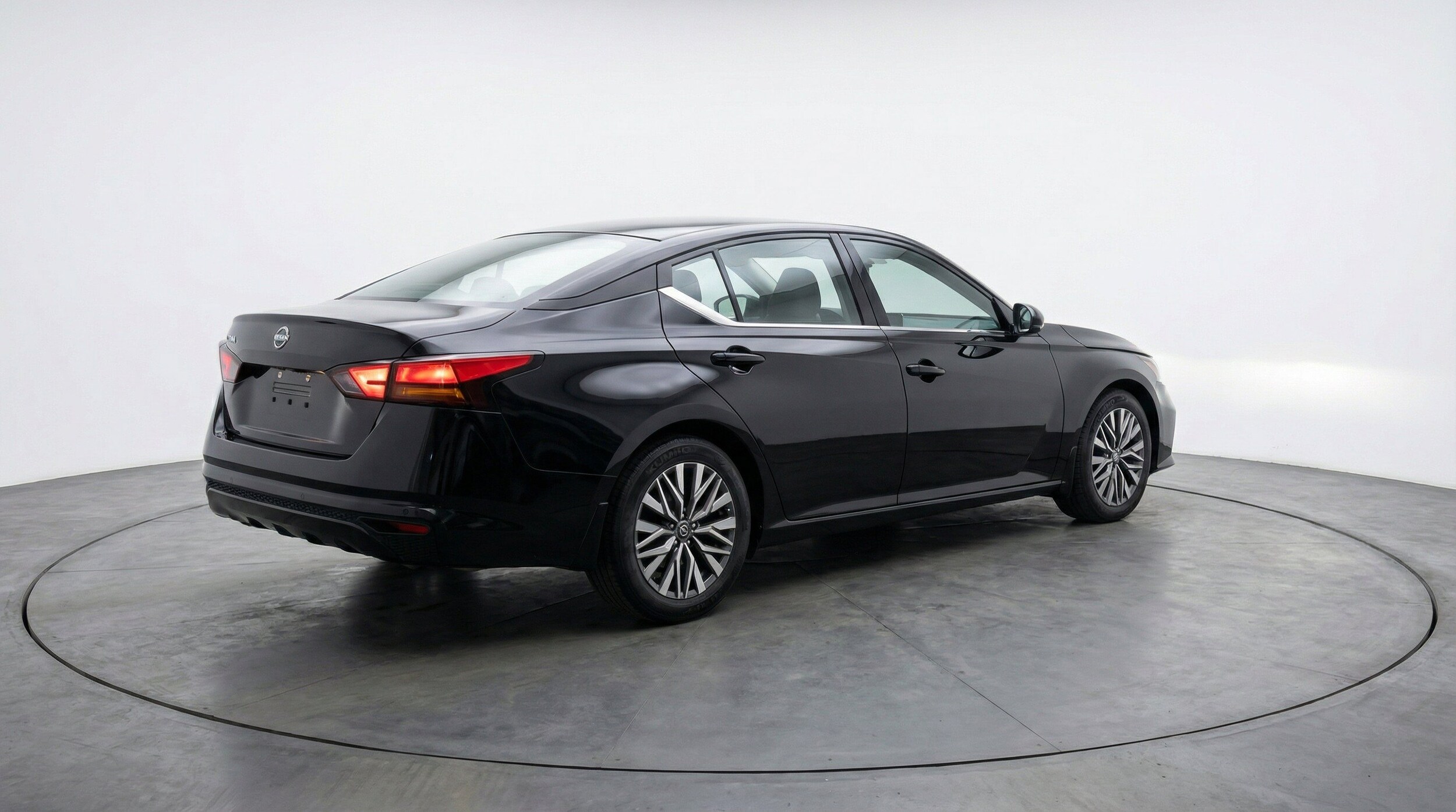 Thumbnail: 2025 Nissan Altima - 9