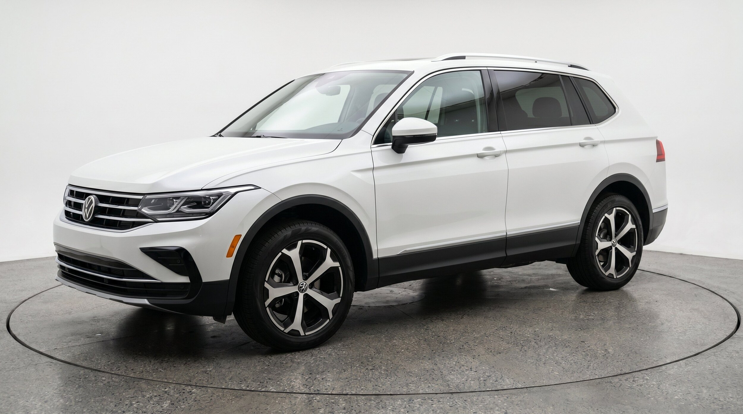 Thumbnail: 2026 Volkswagen Tiguan - 3