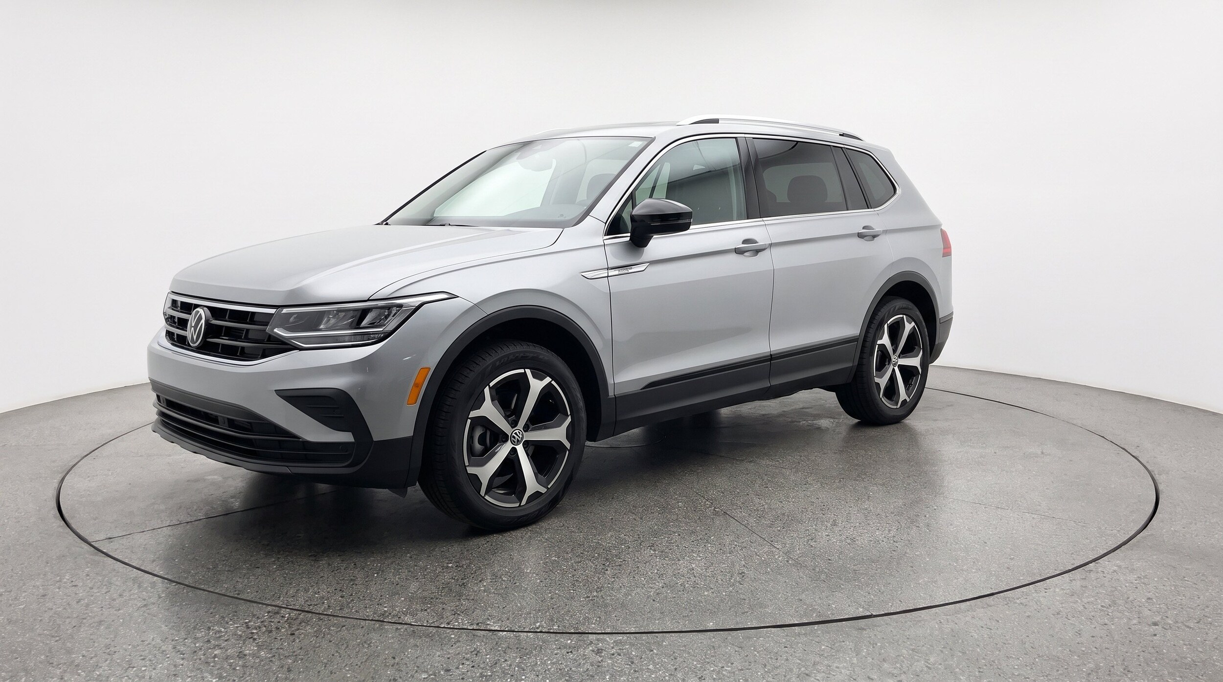 Thumbnail: 2026 Volkswagen Tiguan - 3