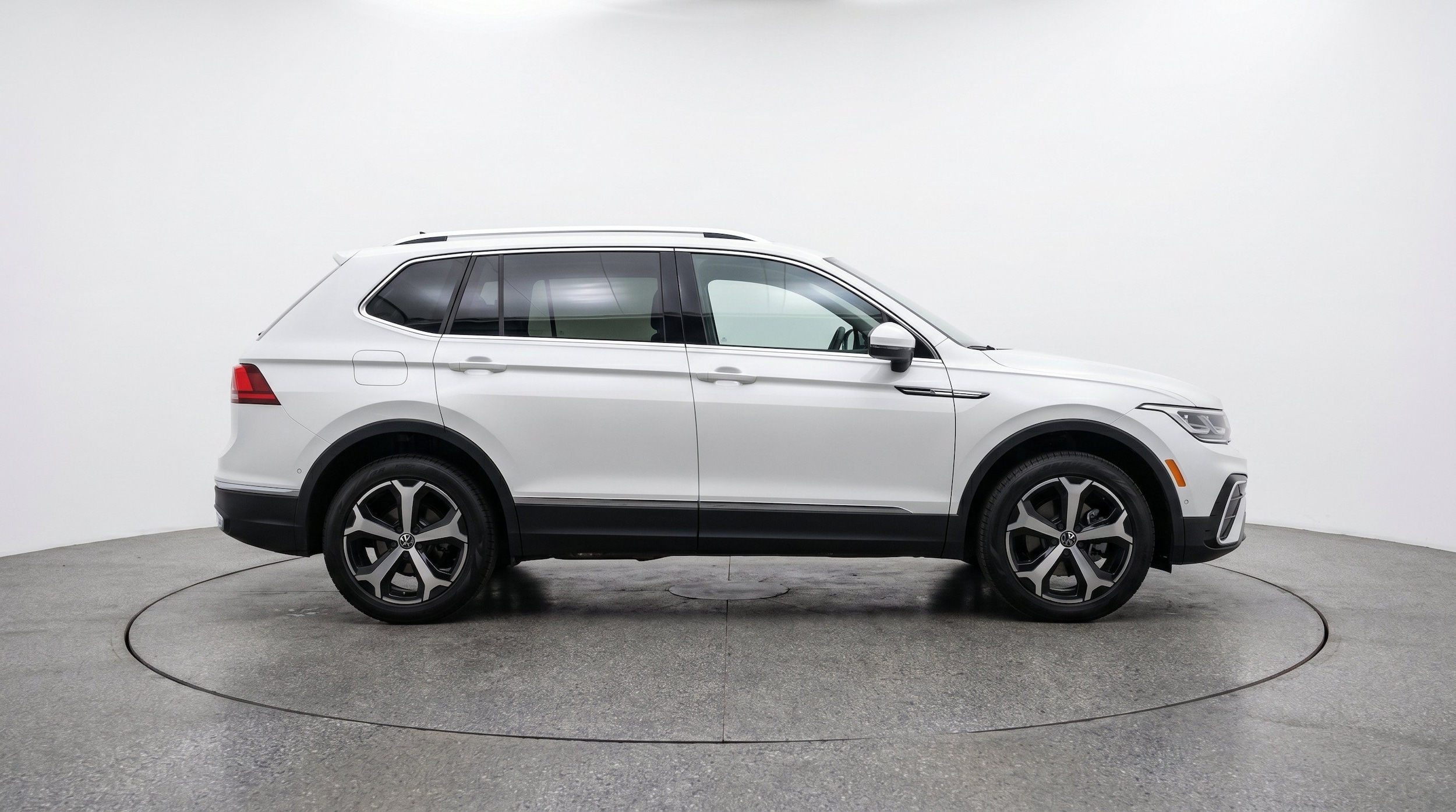 Thumbnail: 2026 Volkswagen Tiguan - 10