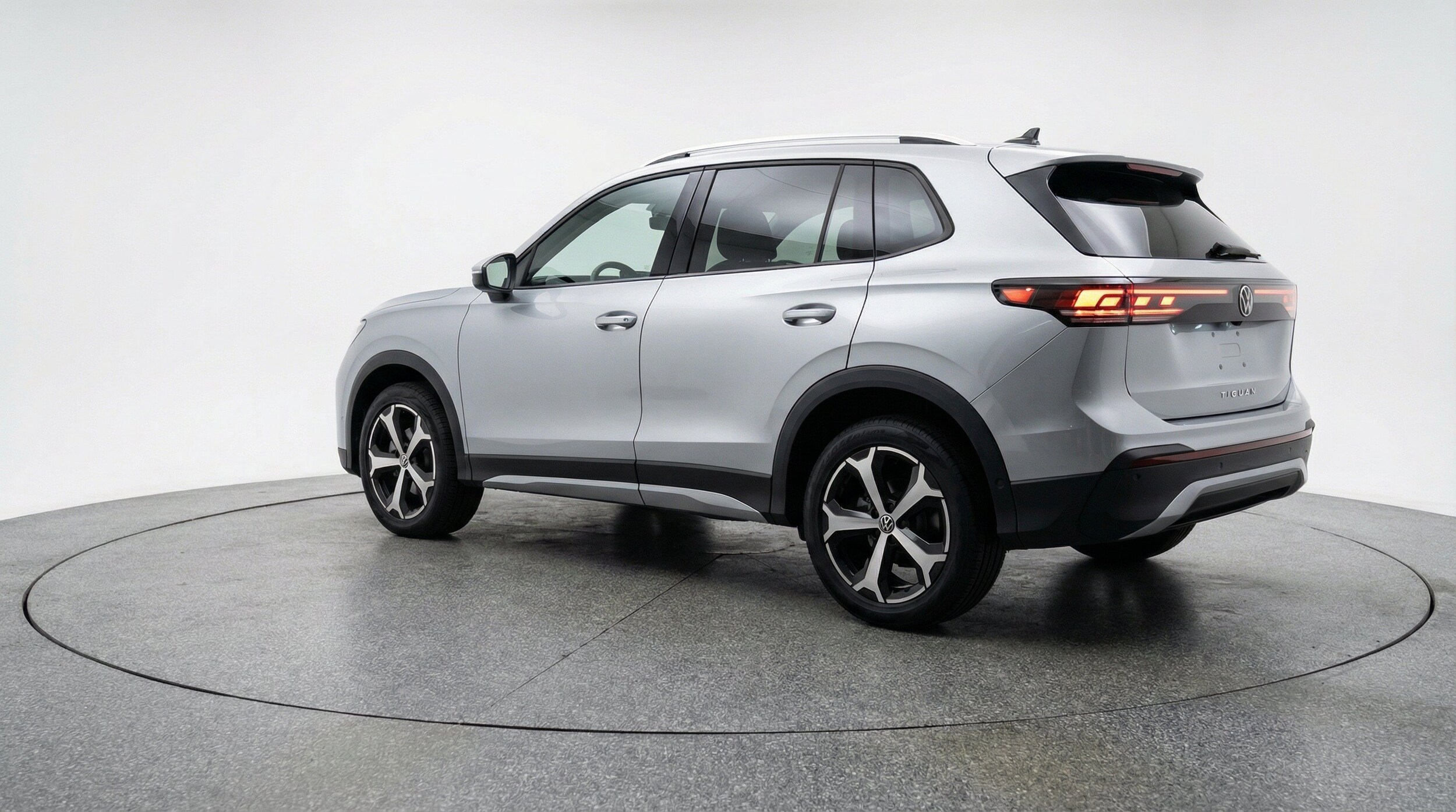 Thumbnail: 2026 Volkswagen Tiguan - 6