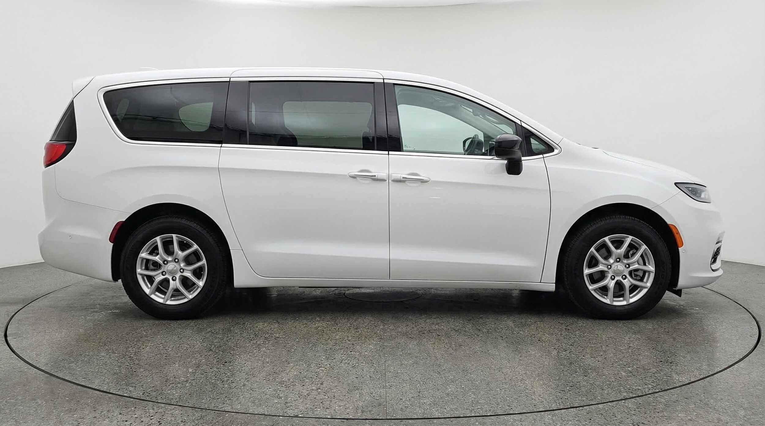 Thumbnail: 2024 Chrysler Voyager - 11