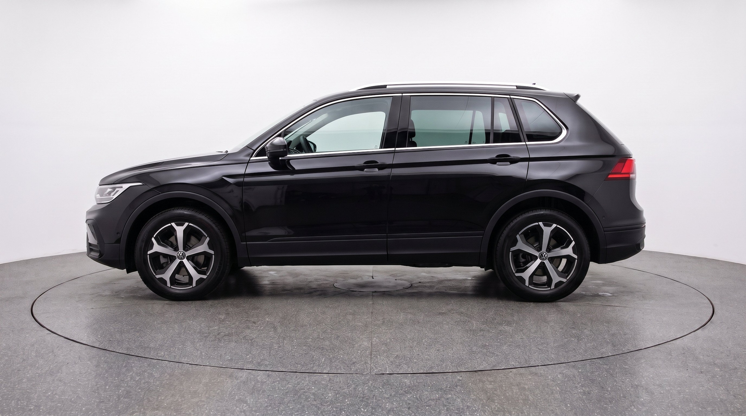 Thumbnail: 2026 Volkswagen Tiguan - 5