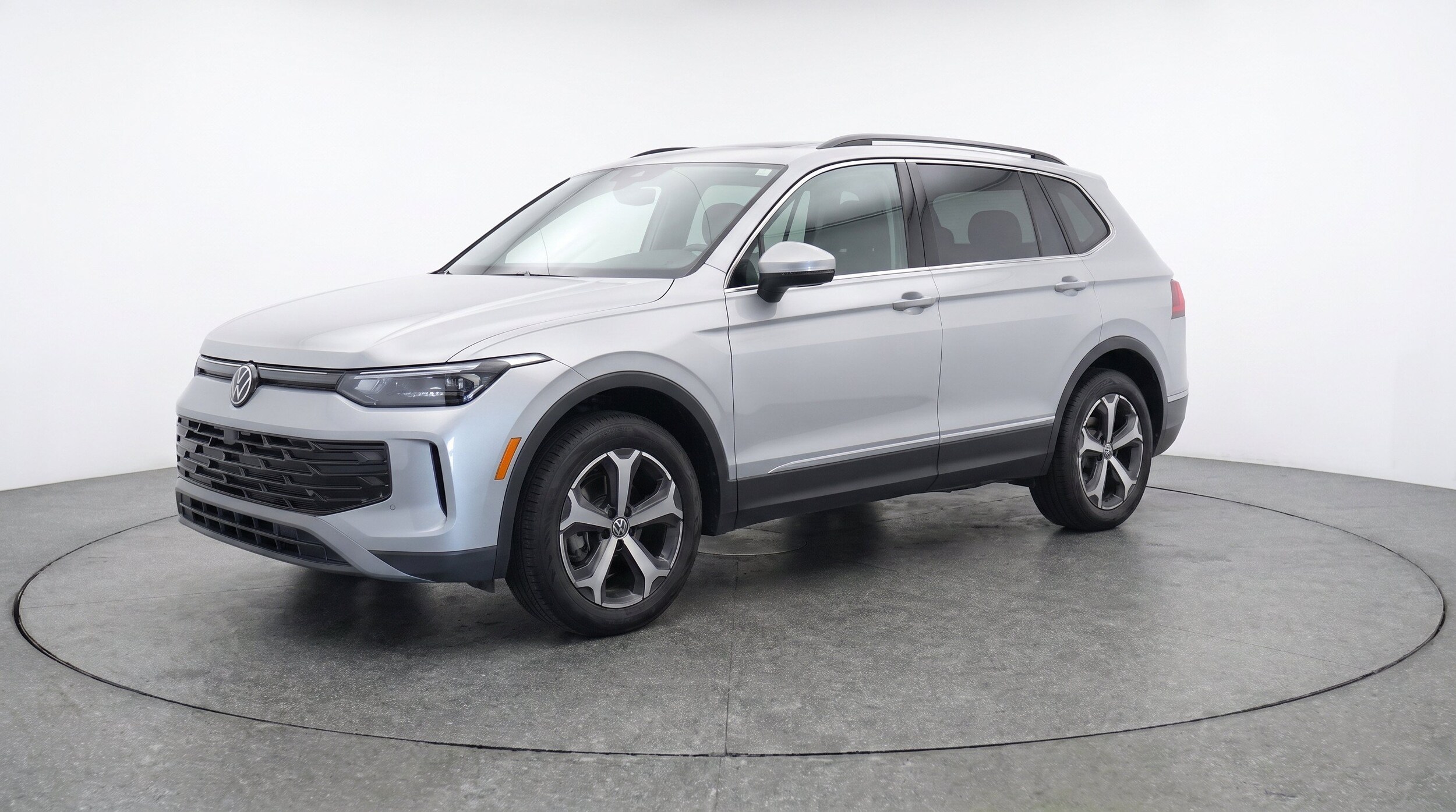 Thumbnail: 2026 Volkswagen Tiguan - 3