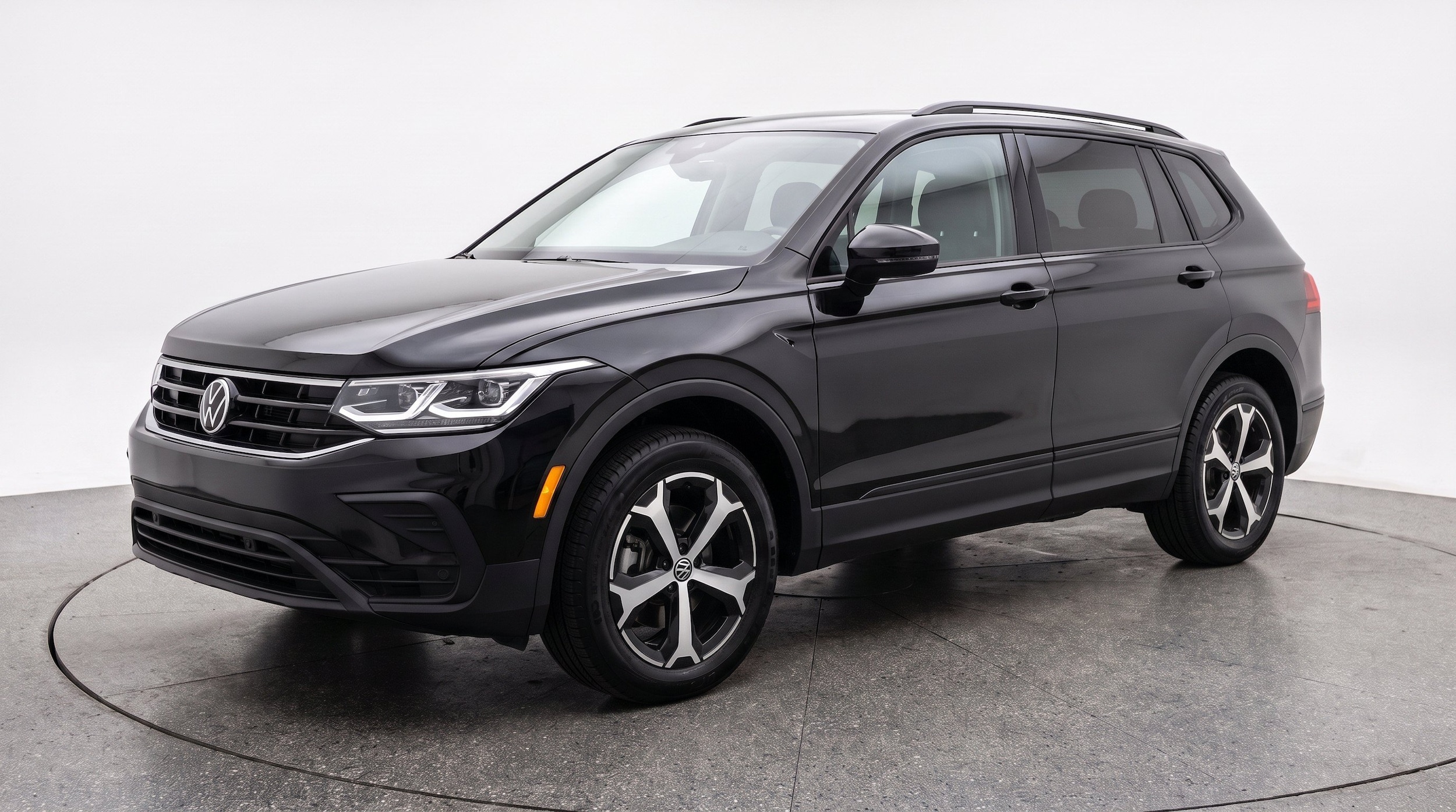Thumbnail: 2026 Volkswagen Tiguan - 3