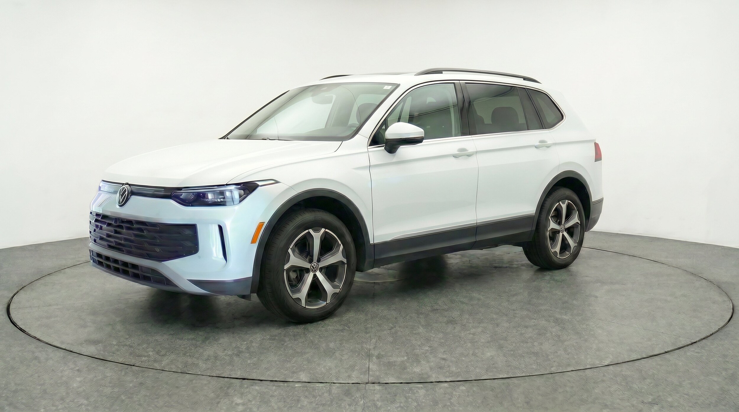 Thumbnail: 2026 Volkswagen Tiguan - 3